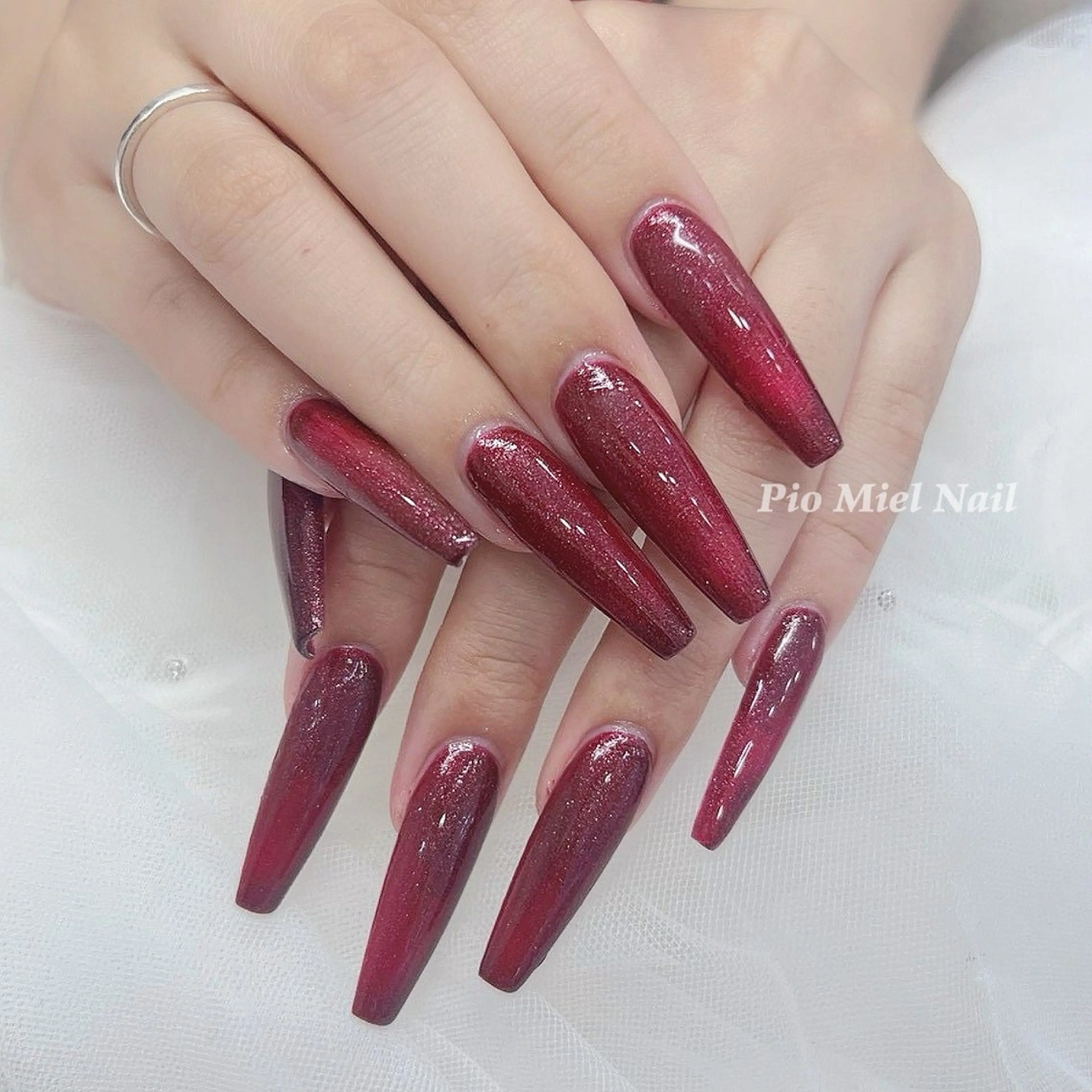 ネイル ボルドー グラデーション ラメ(グリッター) ロングネイル マグネットネイル ハンドネイル HANA 長さだしのネイルデザイン