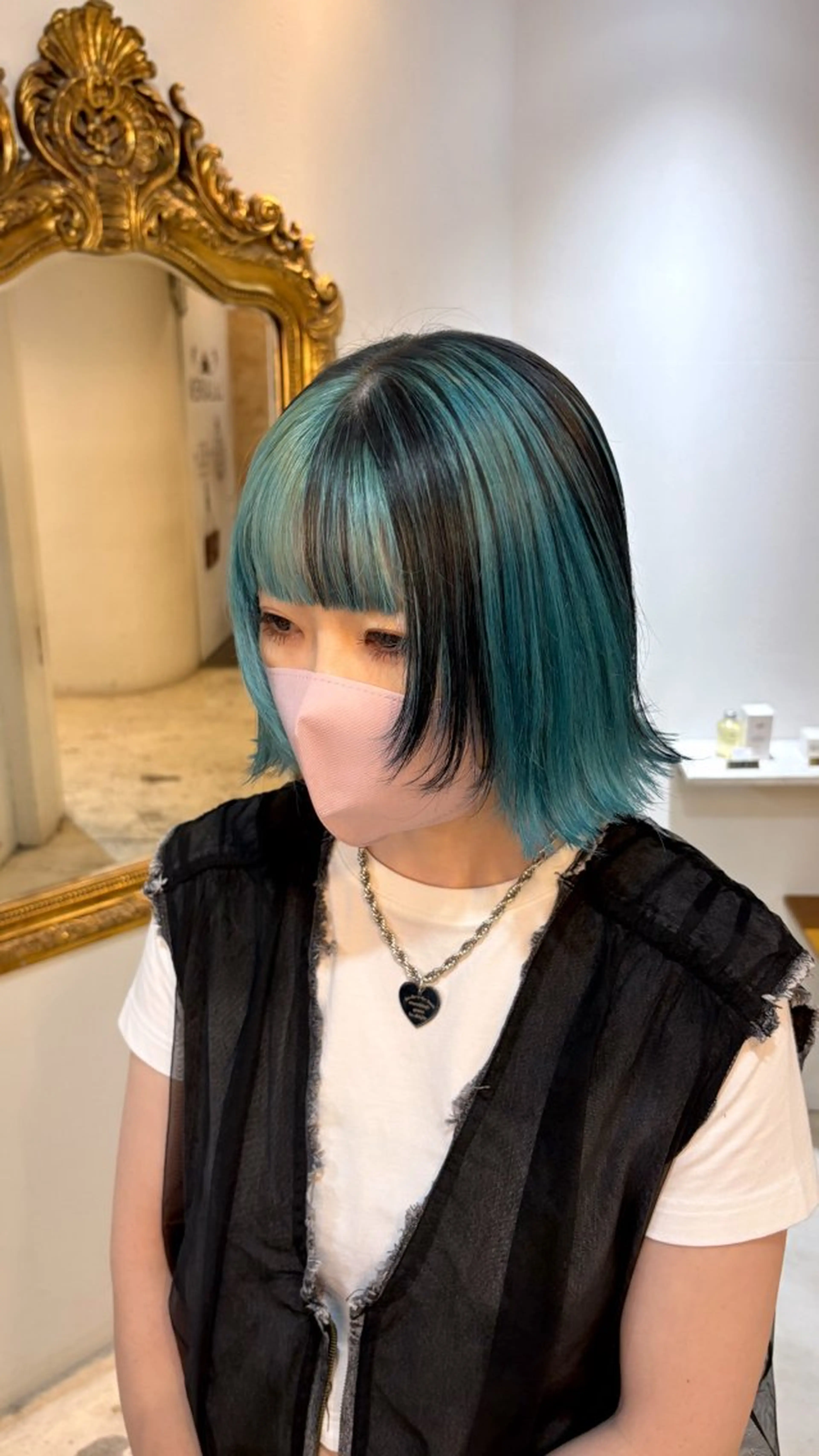 ショート 🩶ハイトーン🖤 URARAのヘアスタイル