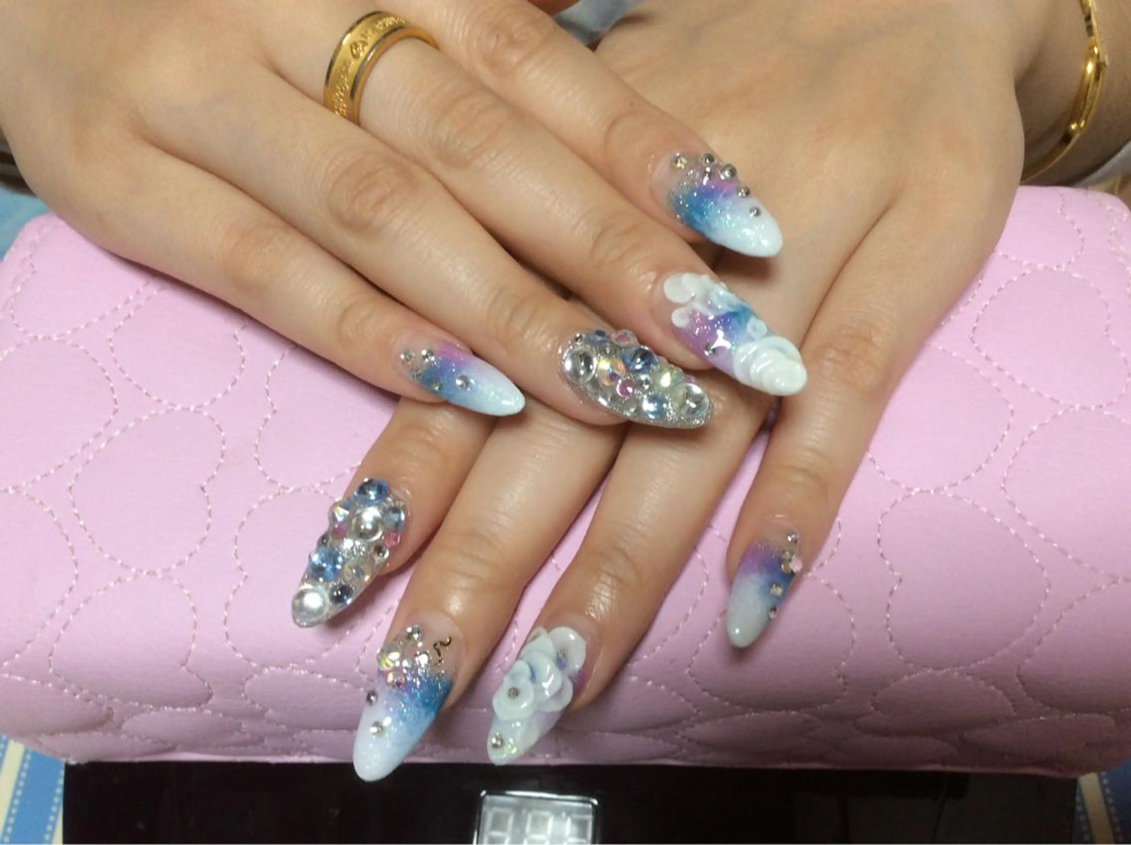 ネイル フラワー ムーンのネイルデザイン