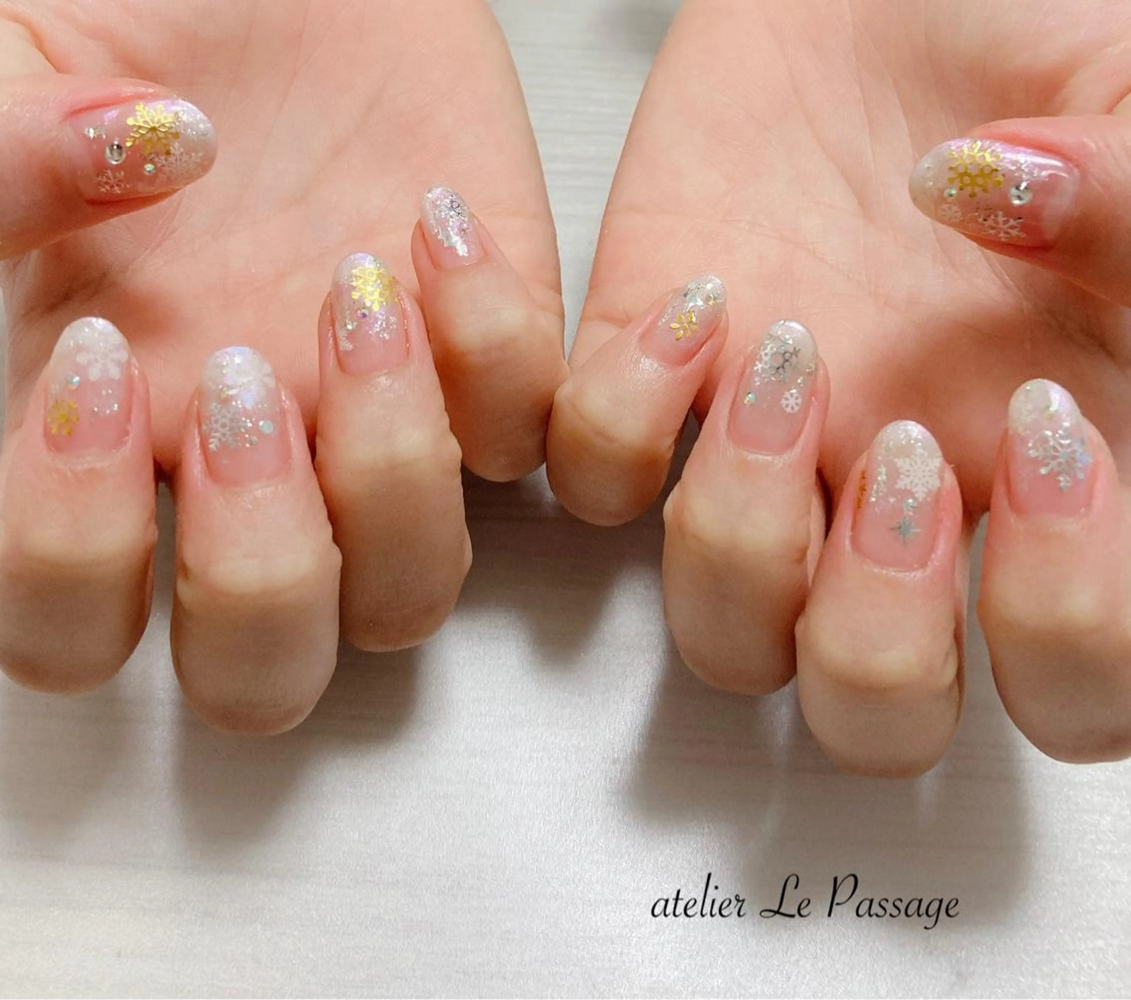 ネイル ジェルネイル ラメ(グリッター) ニュアンスネイル パラジェル 冬ネイル Atelier Le Passage所属・h nakatsukaのネイルデザイン
