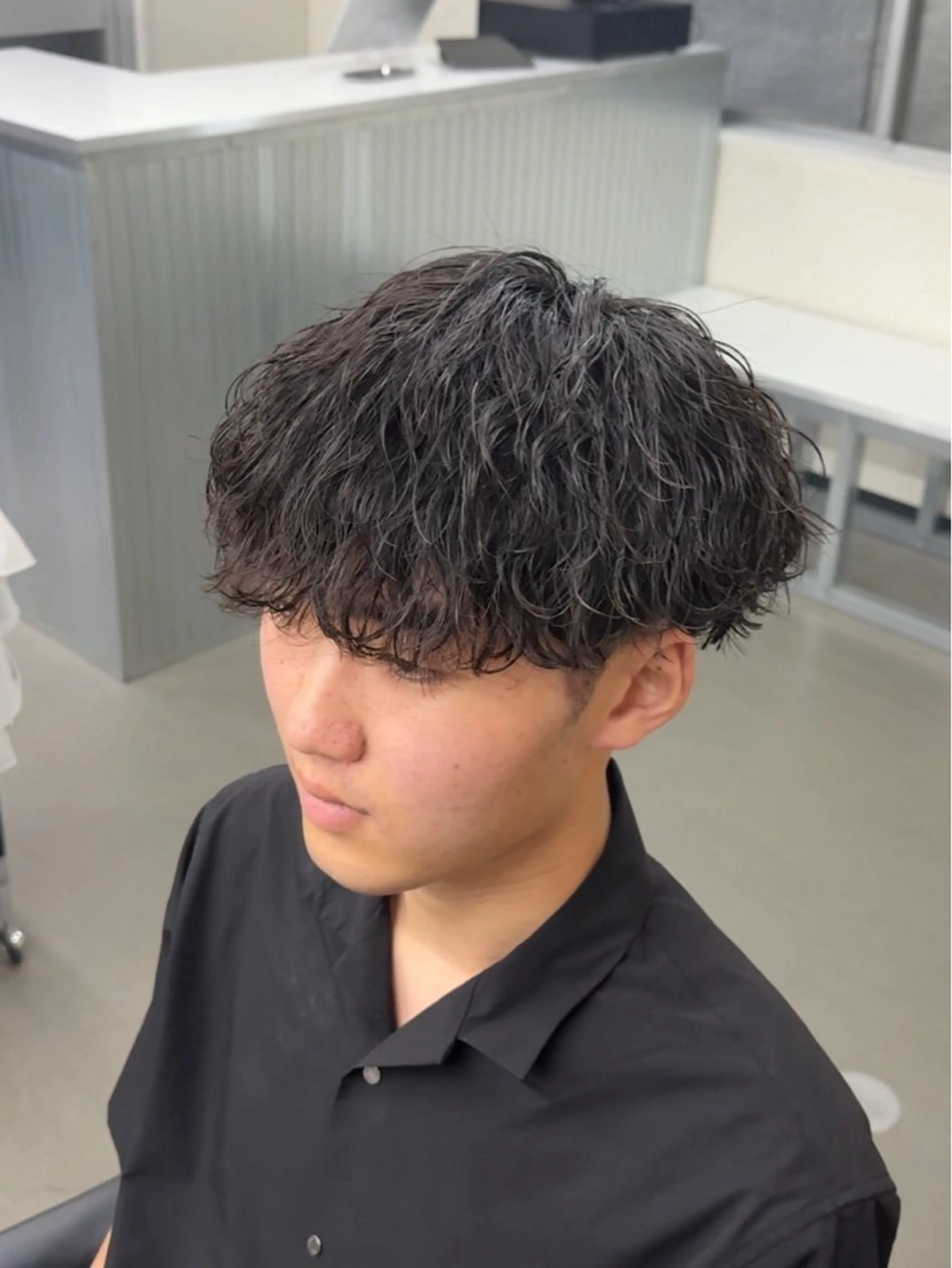 ショート パーマ メンズ メンズパーマ 波巻きパーマ 渋谷／ブリーチ／ カラーモデル／はるとのヘアスタイル