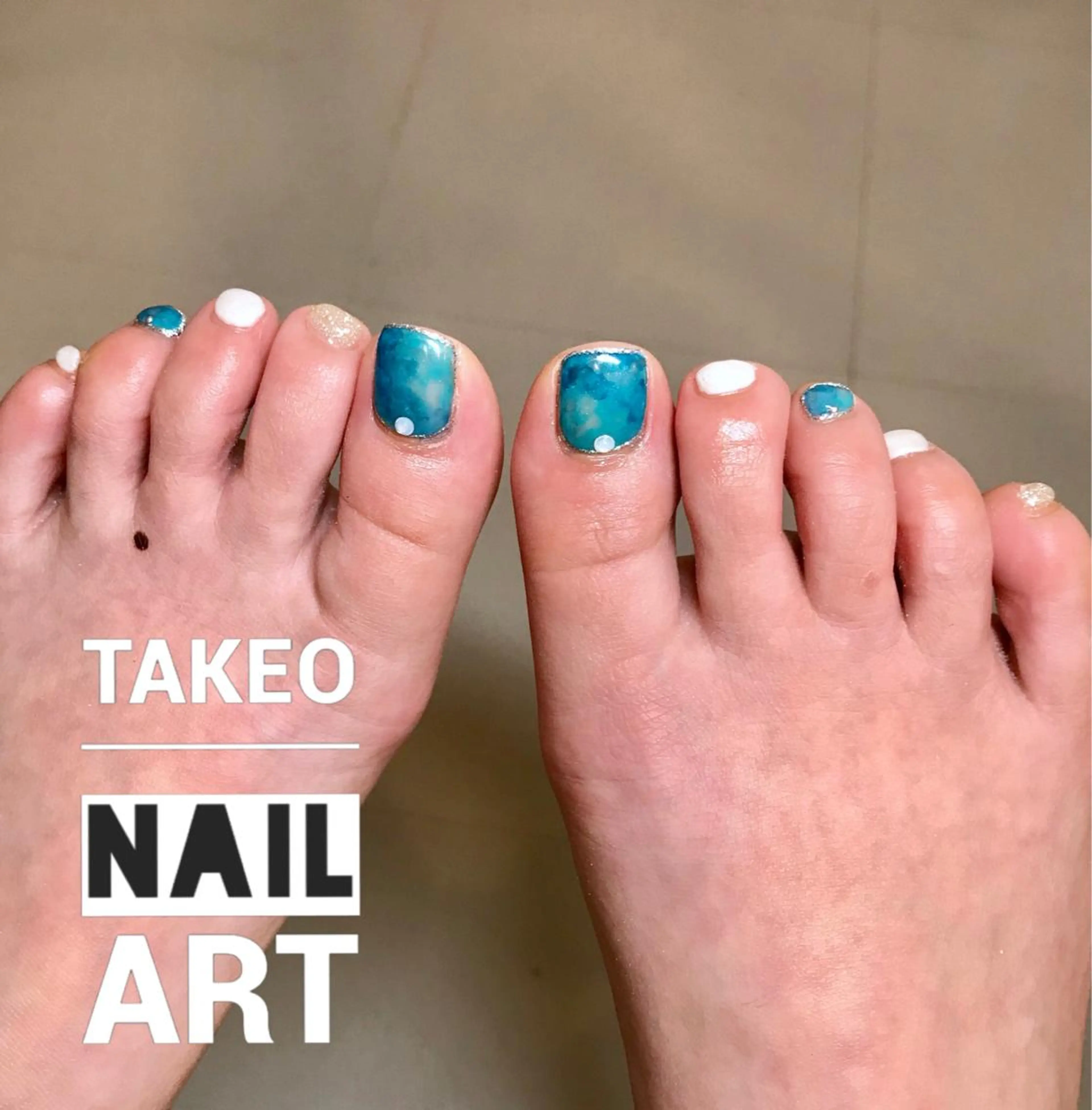 カラー ネイル ブルーカラー ブルー フットネイル ハンドケア nail&eye Aoのマツエク・マツパデザイン