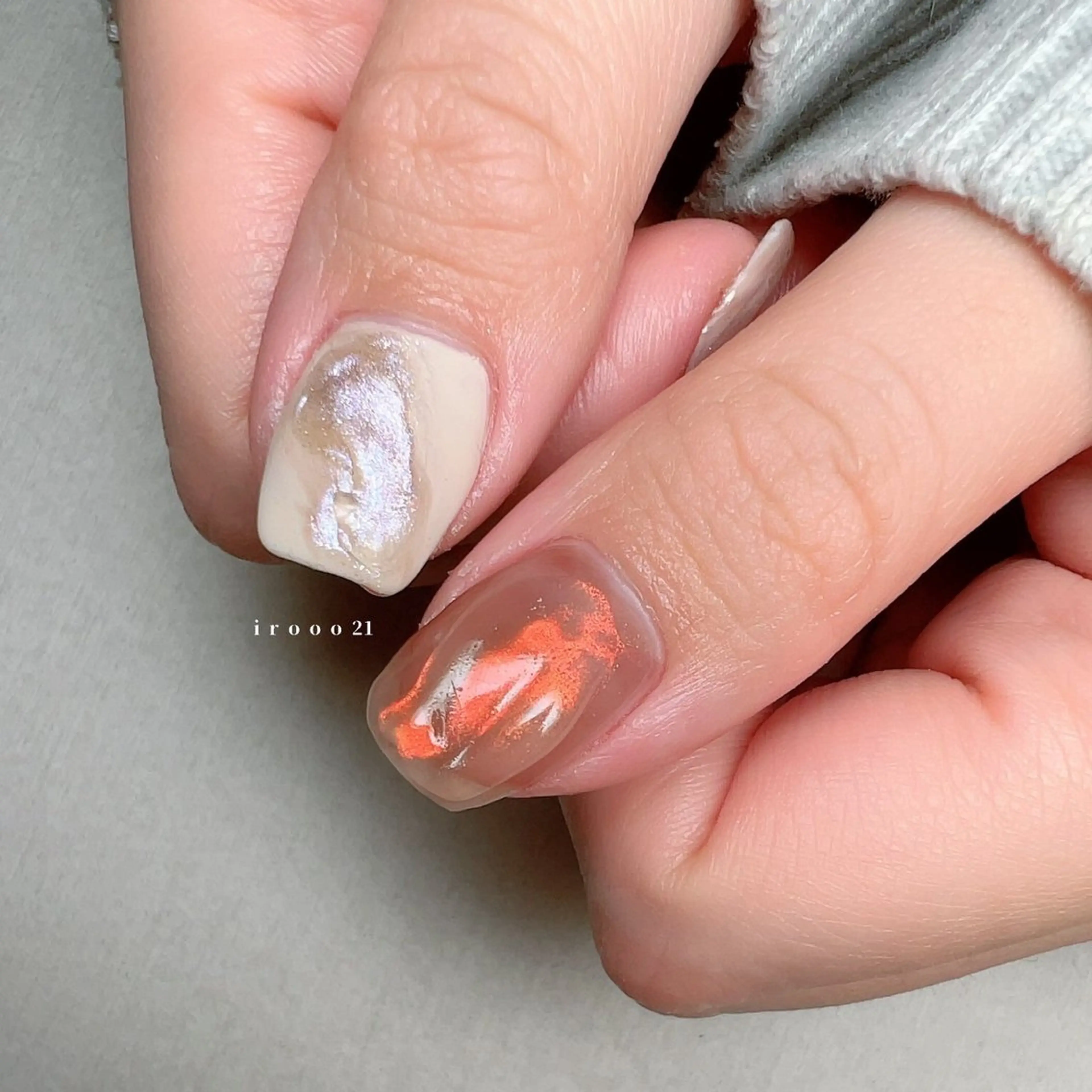 ネイル ブラウン 氷ネイル・うるうるネイル ニュアンスネイル ホワイト irooo 21のネイルデザイン