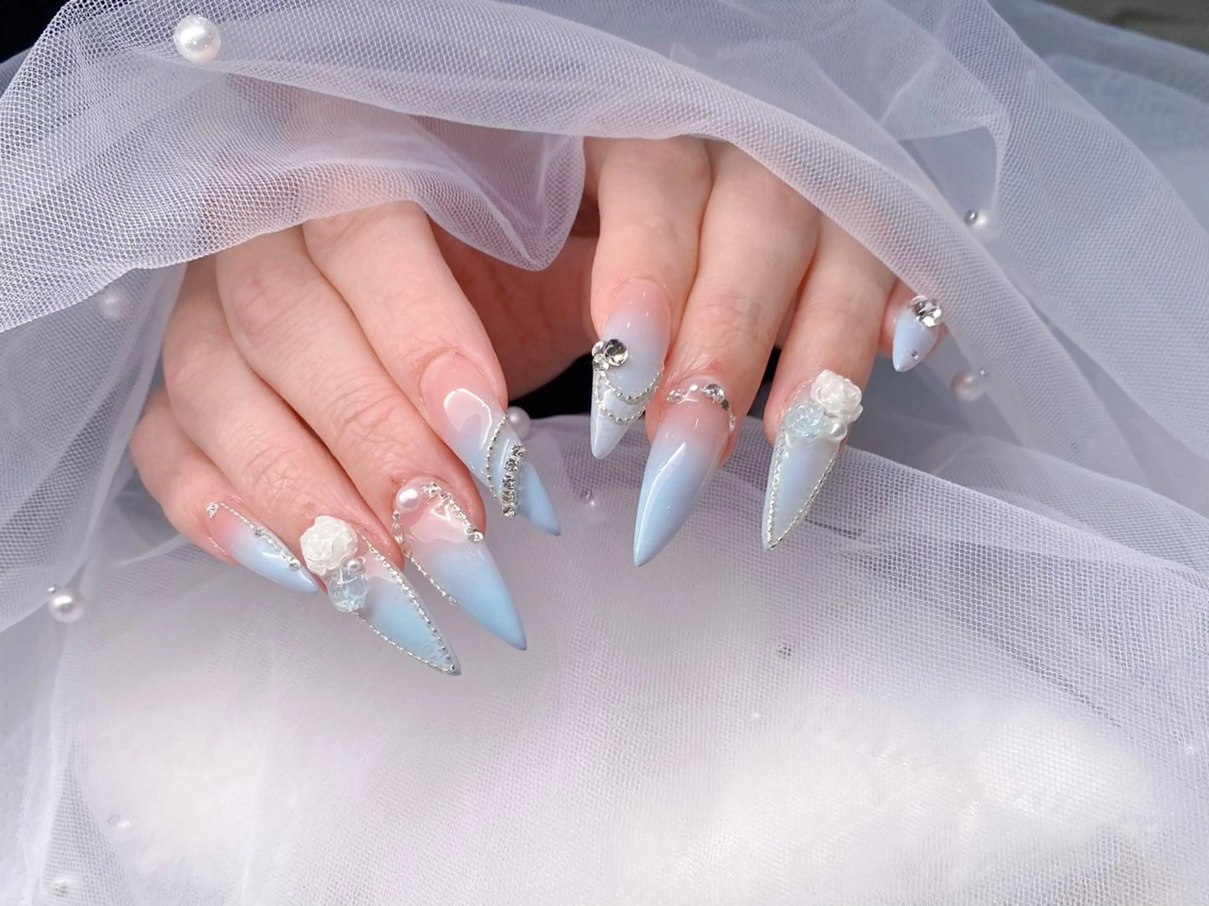 ネイル オーロラネイル ブルー チークネイル 長さ出し フットネイル ハンドネイル Momo チップ長さ出し専門店のネイルデザイン