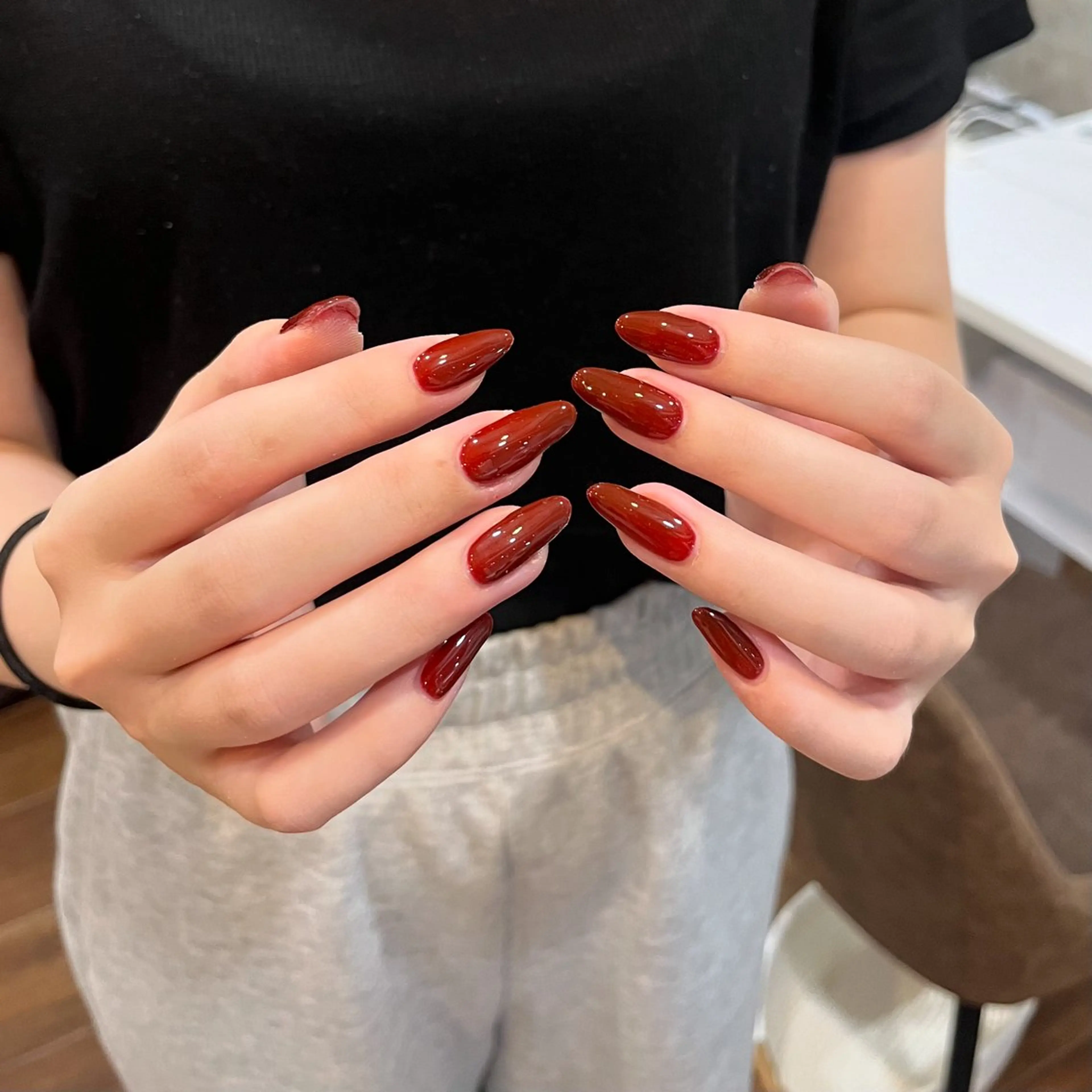 ネイル ボルドー ibelu 神戸三宮店所属・藤本 七瀬のネイルデザイン