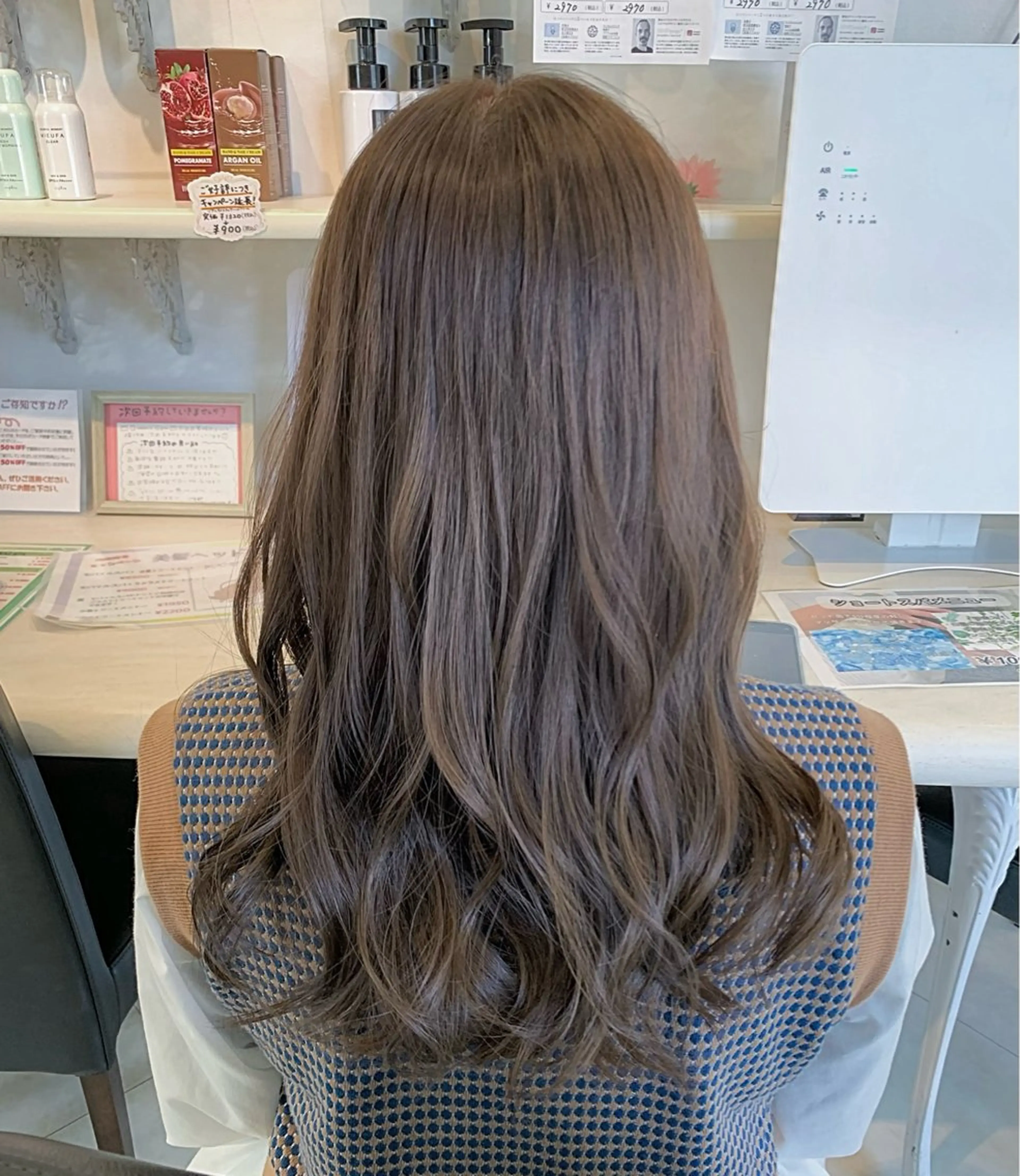 セミロング カラー ベージュカラー ヘアカラー トリートメント Queen's gate 昭和Palace所属・🩵 青木萌華 🩵 髪質改善・髪色改善のヘアスタイル