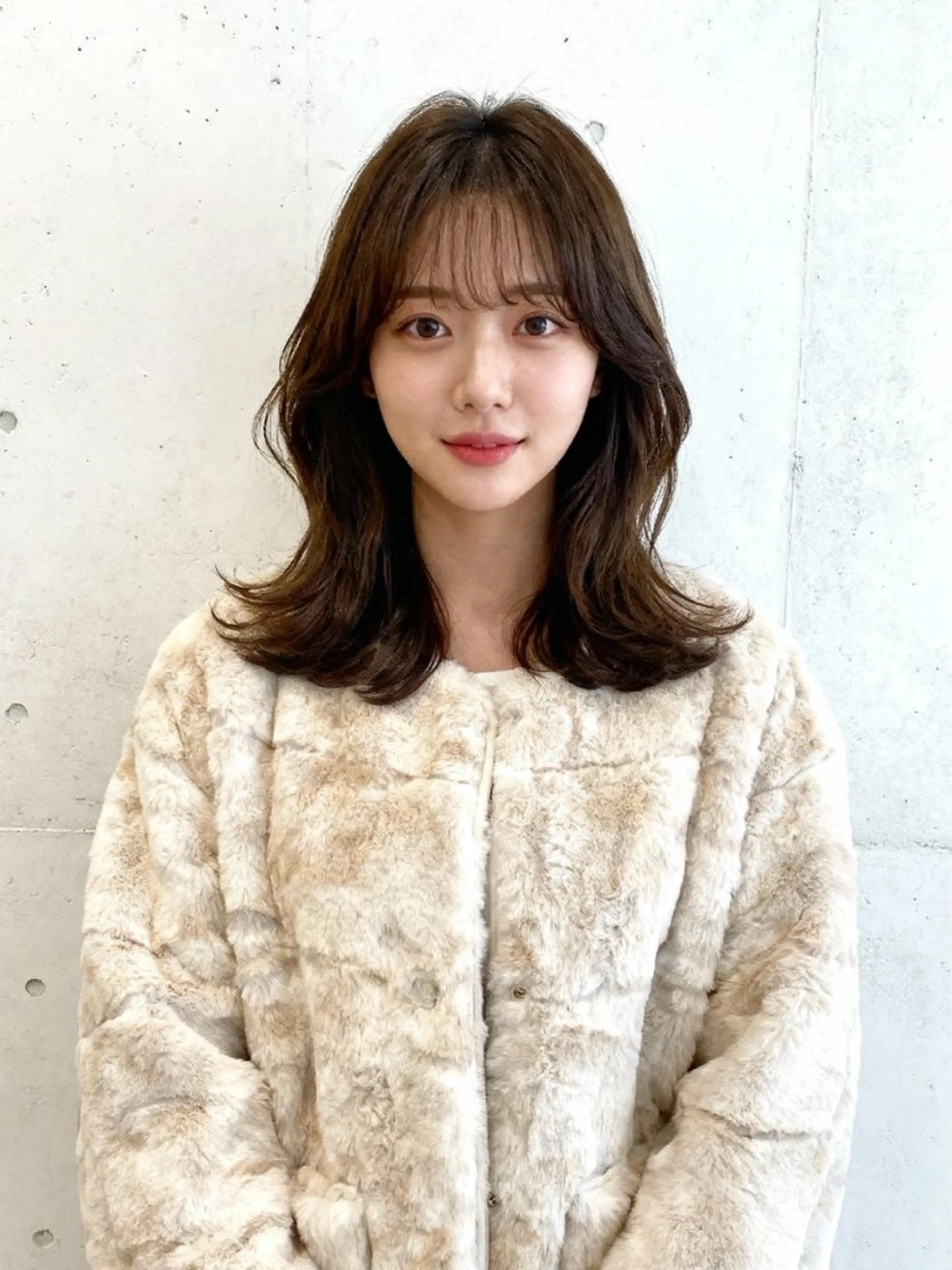 ミディアム カラー ミディアムレイヤー アディクシーカラー 透明感カラー くびれヘア 顔まわりレイヤー カット 韓国レイヤーカット 🫧大阪梅田レイヤーのヘアスタイル