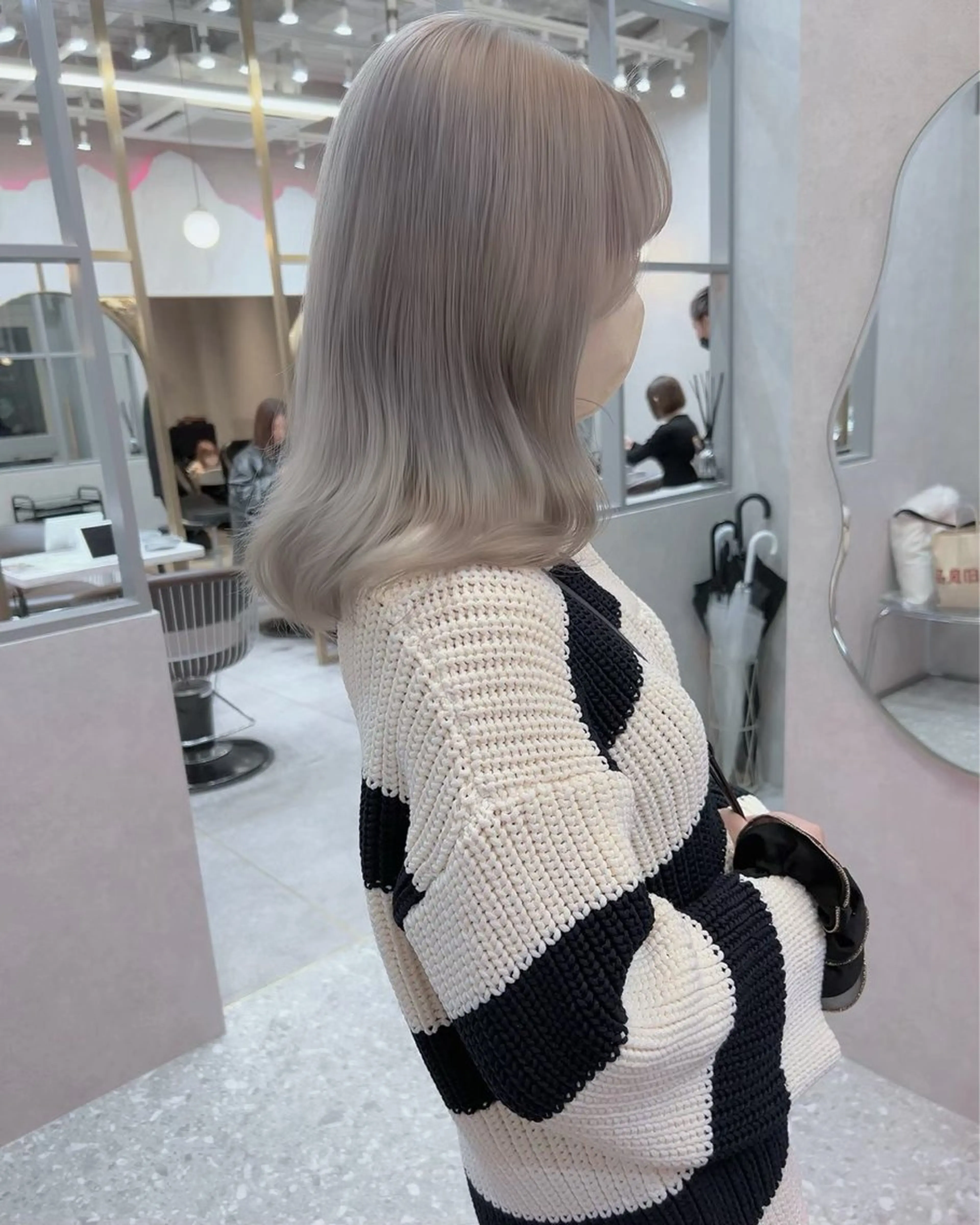 ロング カラー ヘアアレンジ シルバー カット ヘアカラー トリートメント ヘッドスパ 似合わせカラー× ウルフカット/ホマレのヘアスタイル