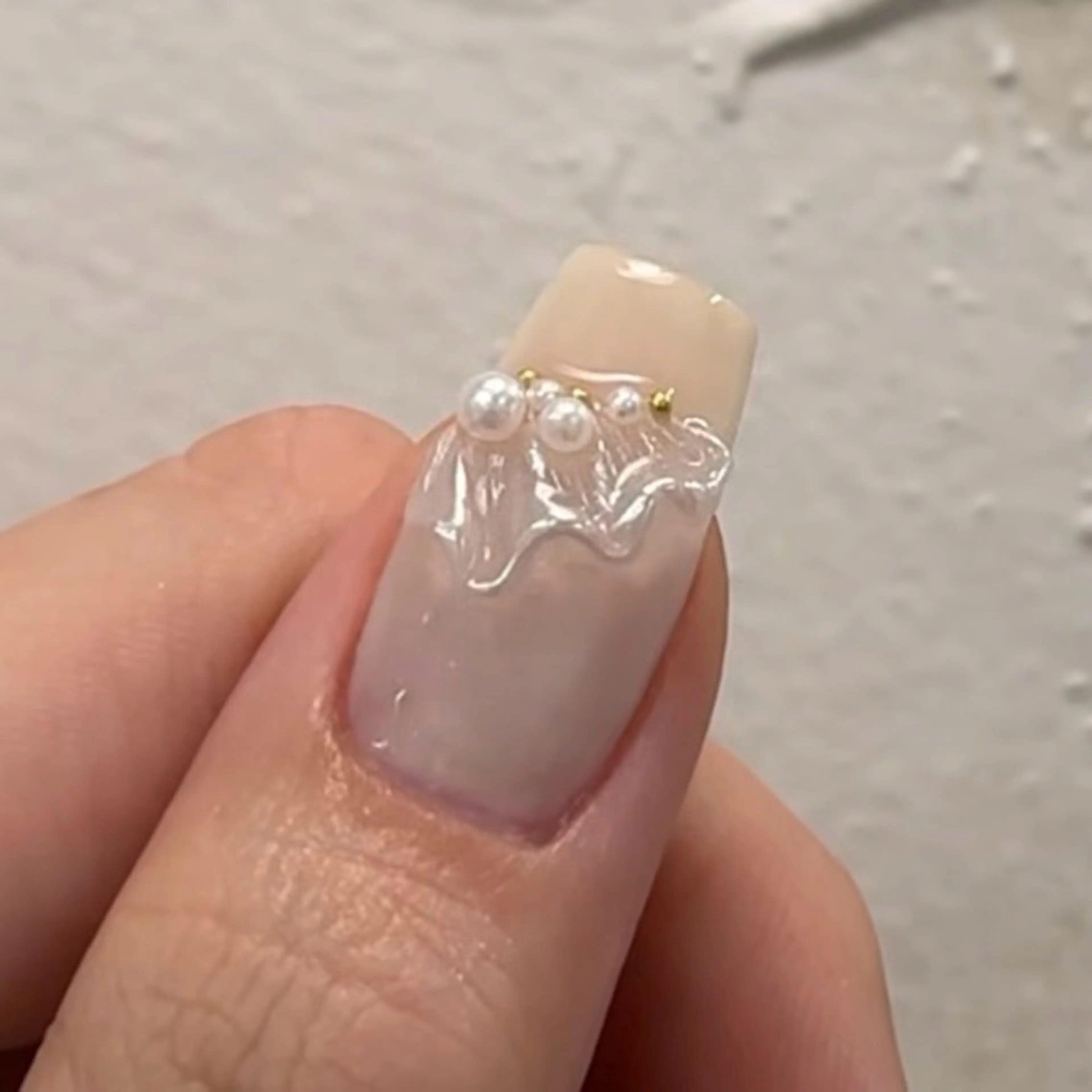 パーツ2つ無料✨【自他店オフ無料】2本フリルネイル(8本ワンカラー)の写真