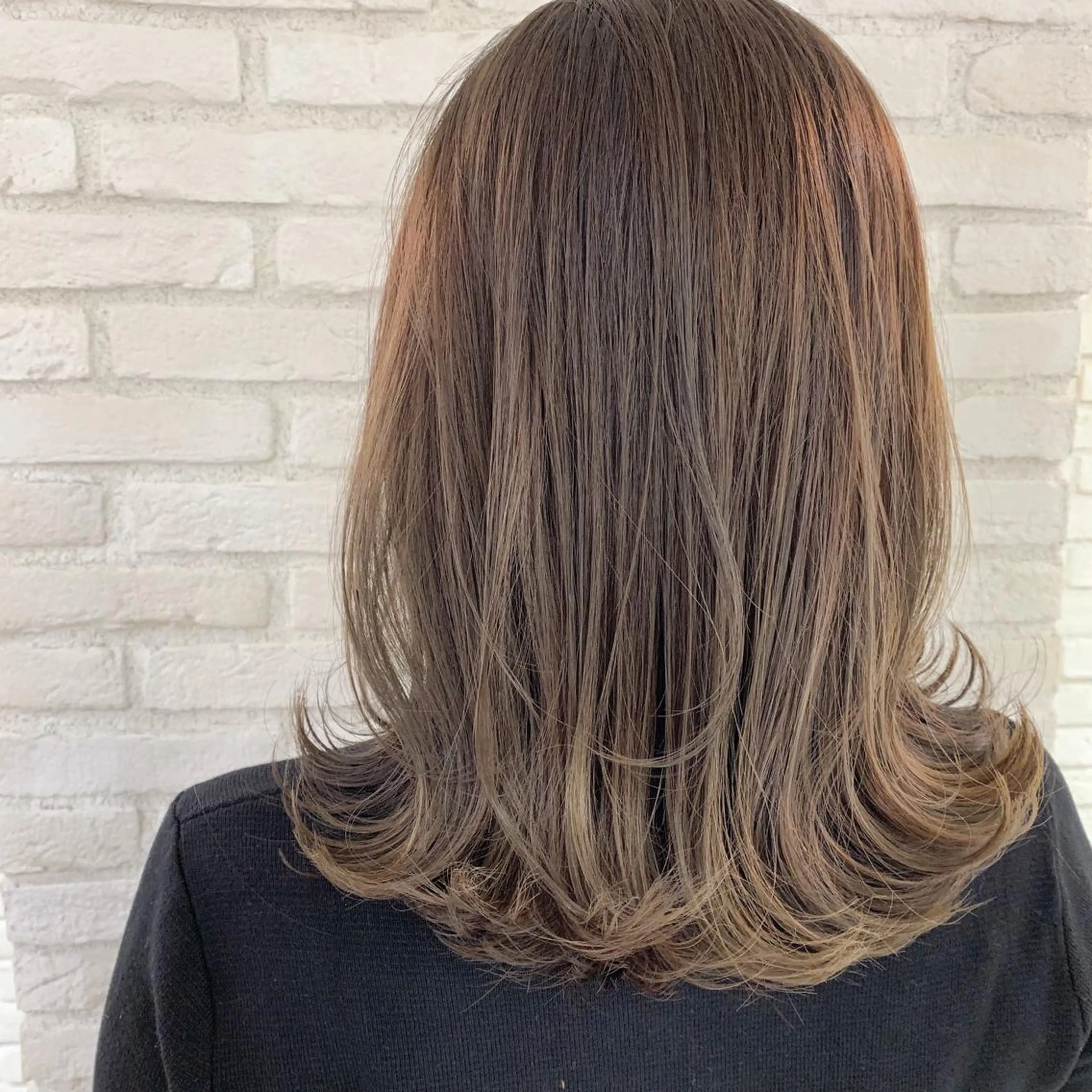 ミディアム カラー ベージュカラー ブルーカラー ブルージュ 顔周りカット 伊 杏のヘアスタイル