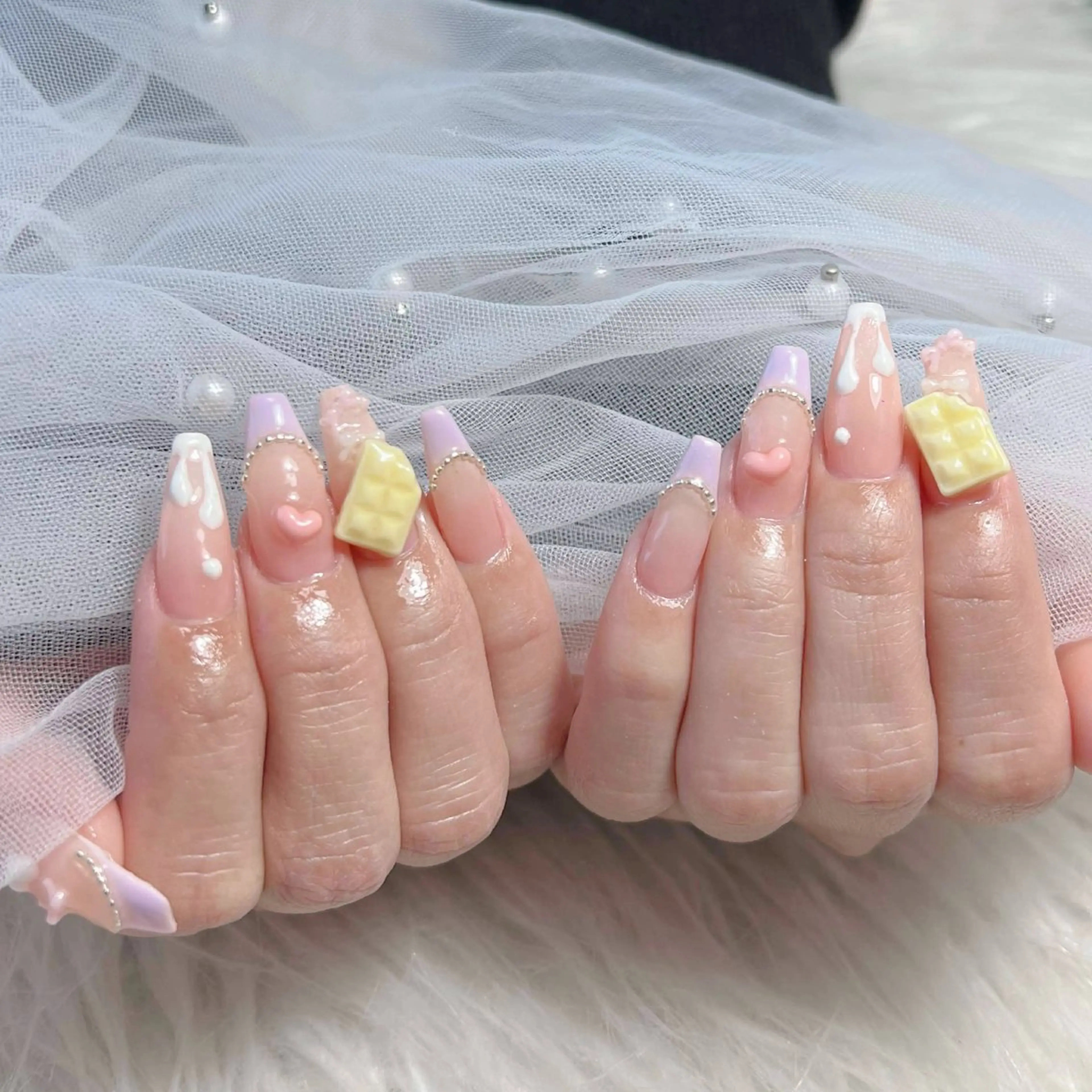 ネイル オーロラネイル クリアネイル 成人式 フラッシュネイル ジェルネイル ハンドネイル Amee Nail Salonのネイルデザイン