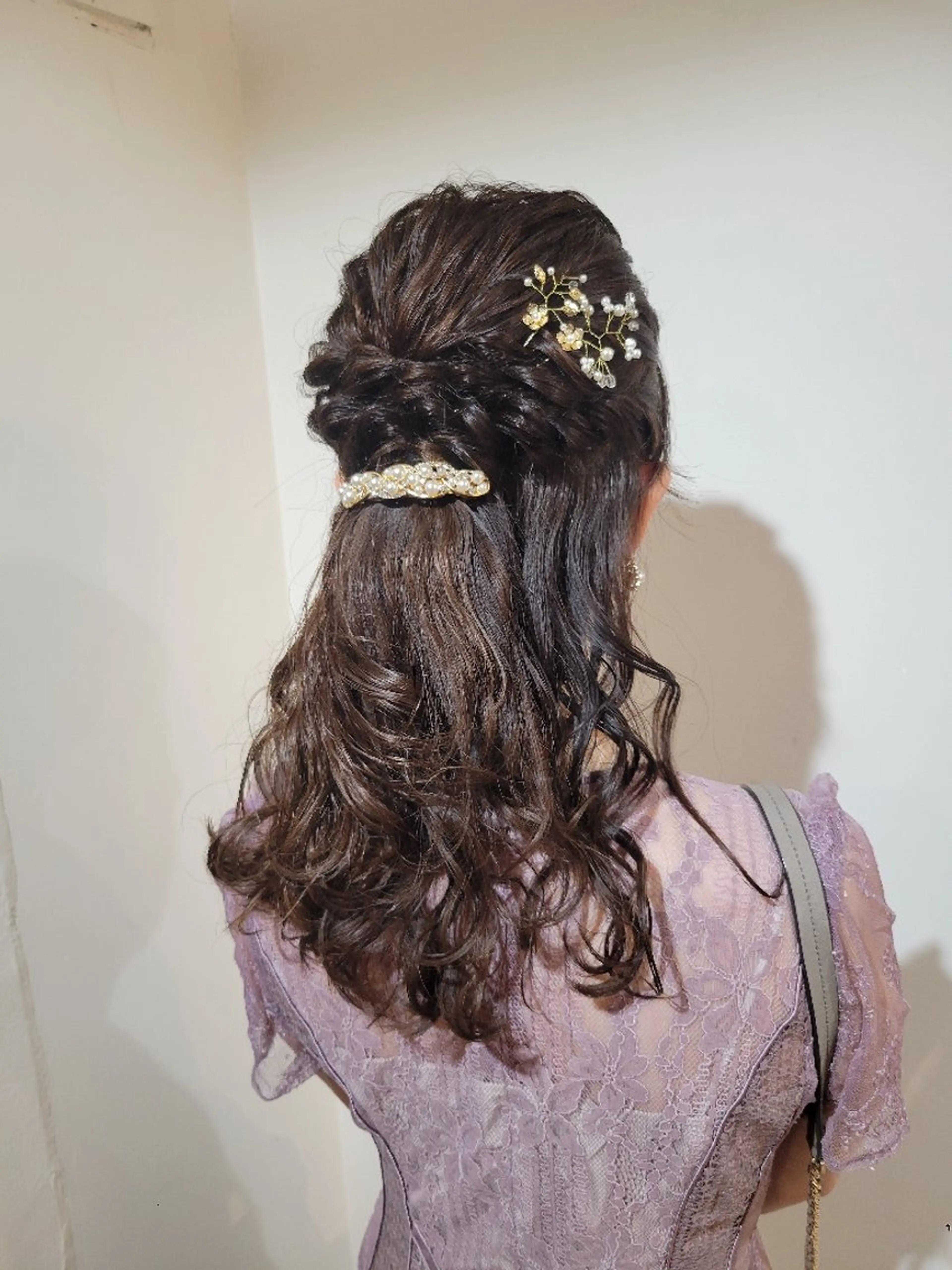 ヘアアレンジ ハーフアップ 結婚式・ブライダル ヘアセット 🇰🇷透明感×ハイ トーン🌟tomoのヘアスタイル