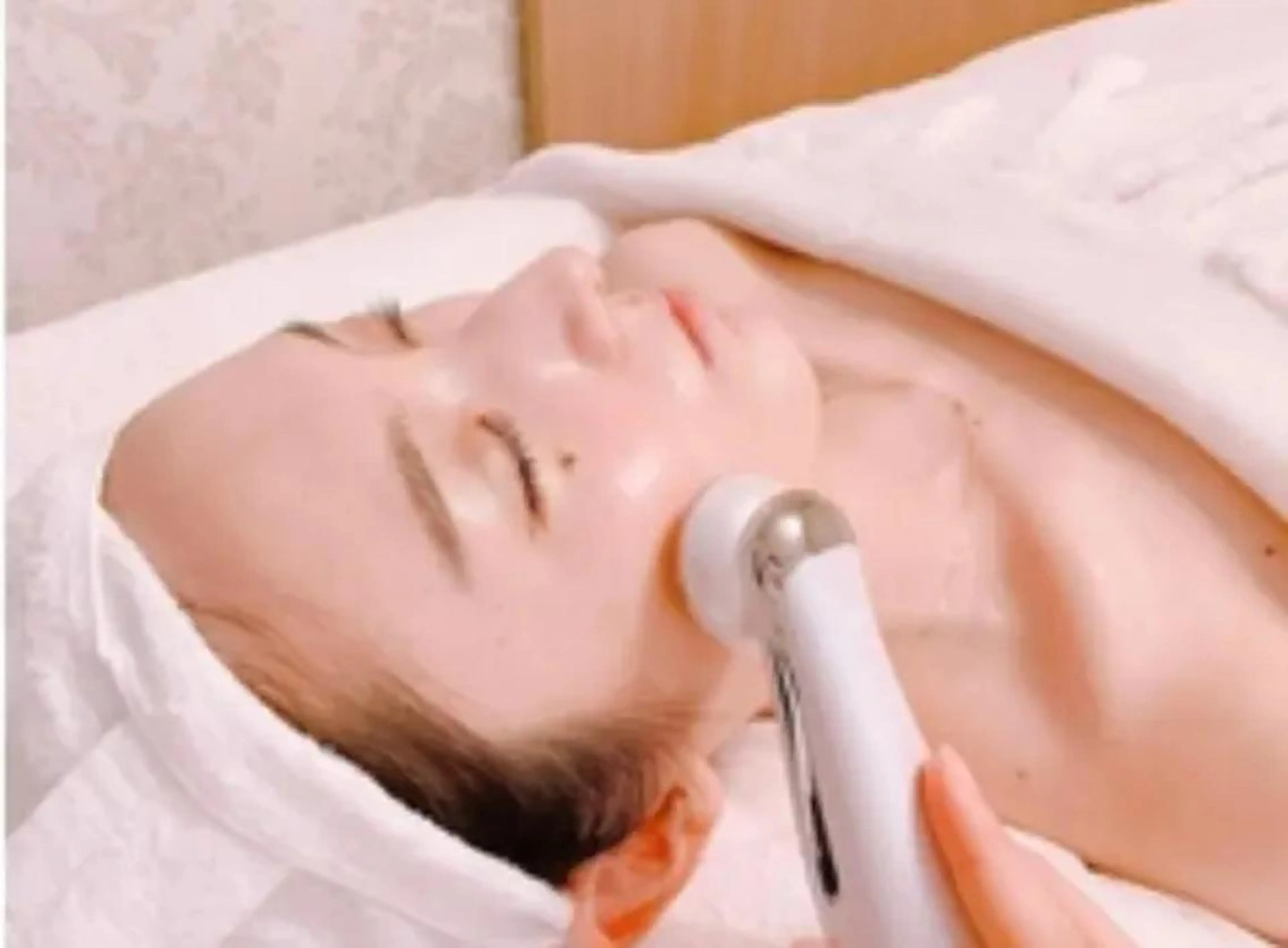 【肌育美肌脱毛/U24】お顔脱毛+毛穴洗浄＋ヒト幹美容液導入◆光フォト・美白パック付！潤い・透明感あふれる艶やかな肌へ♪の写真