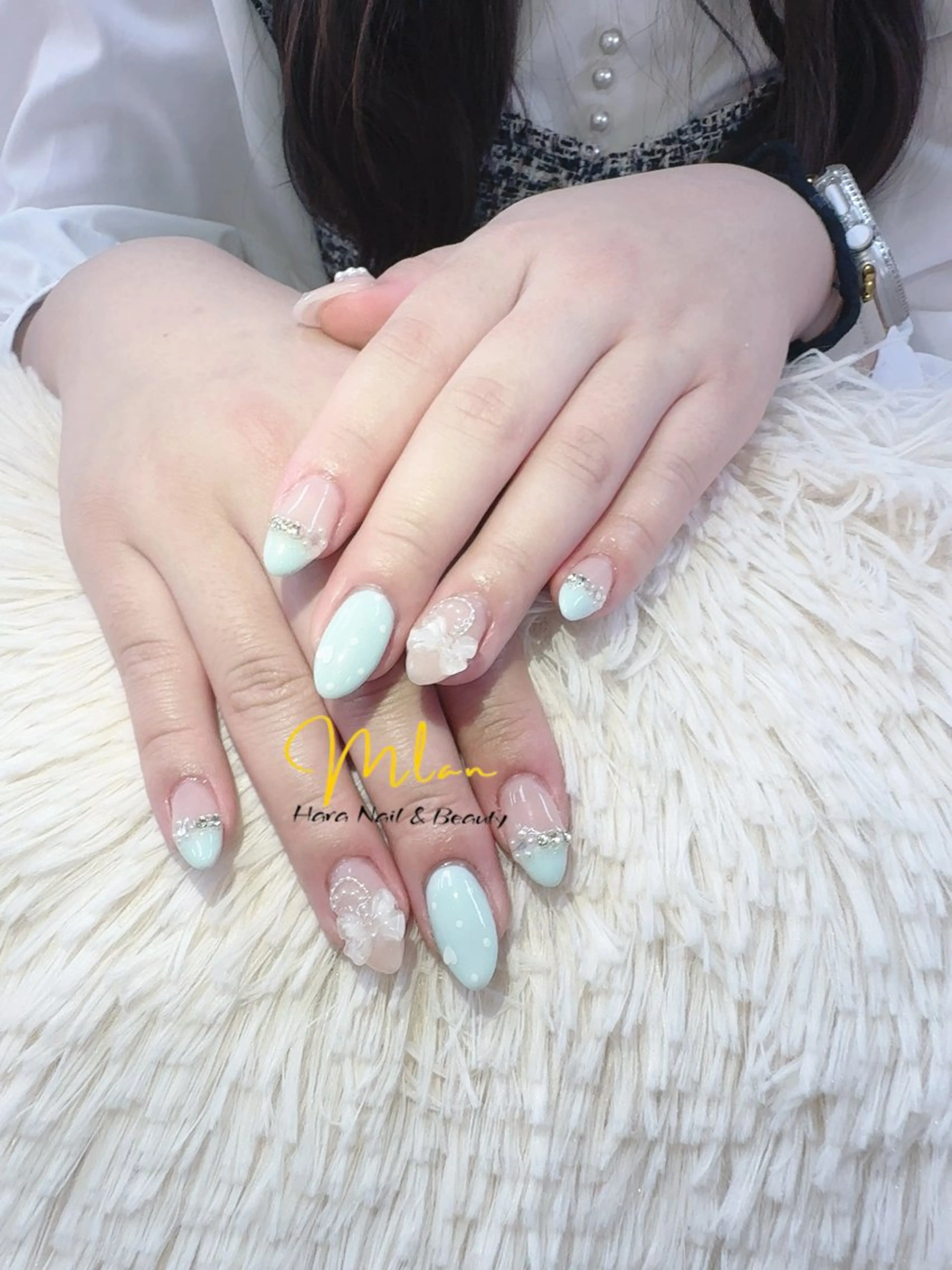 ネイル フレンチネイル グラデーション キラキラネイル 韓国ネイル ラメ(グリッター) ハンドネイル Mlan Nailのネイルデザイン