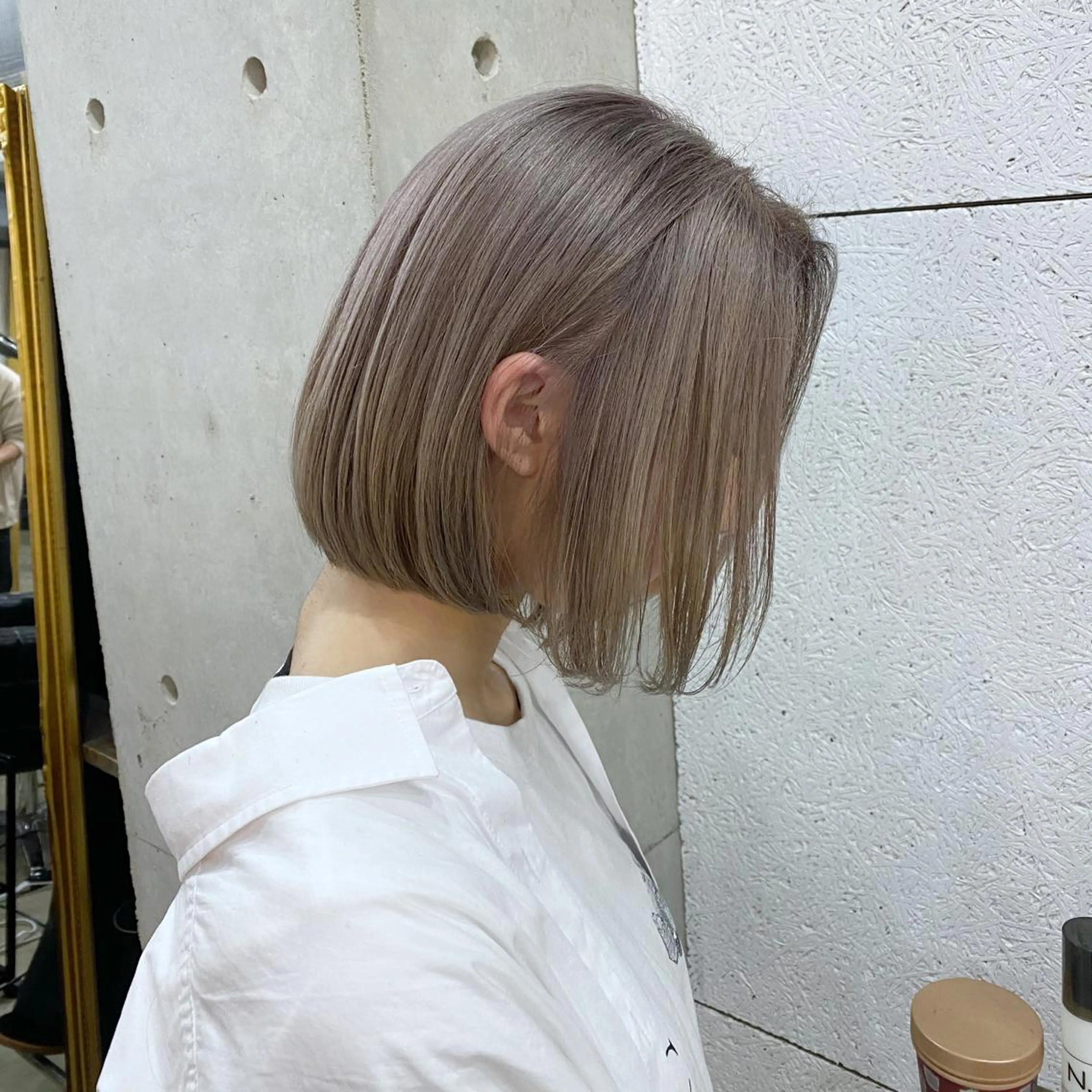 ショート カラー ネイル マツエク・マツパ ベージュカラー ボブ 中山 天地のヘアスタイル