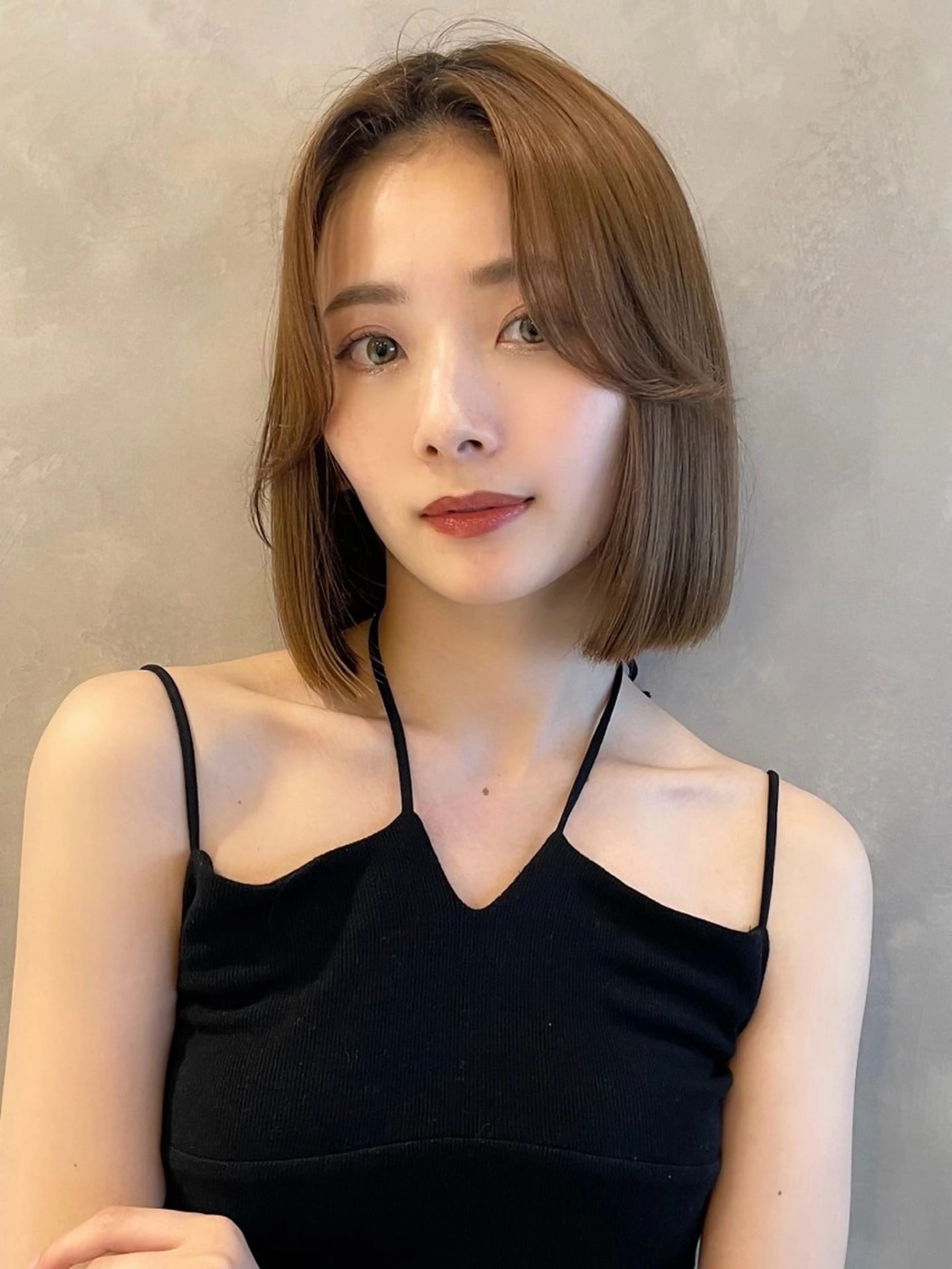 ミディアム ボブレイヤー ボブ くびれヘア 顔まわりレイヤー 髪質改善 カット ヘアカラー ボブ/デザインカラー /表参道/新井美有紀のヘアスタイル