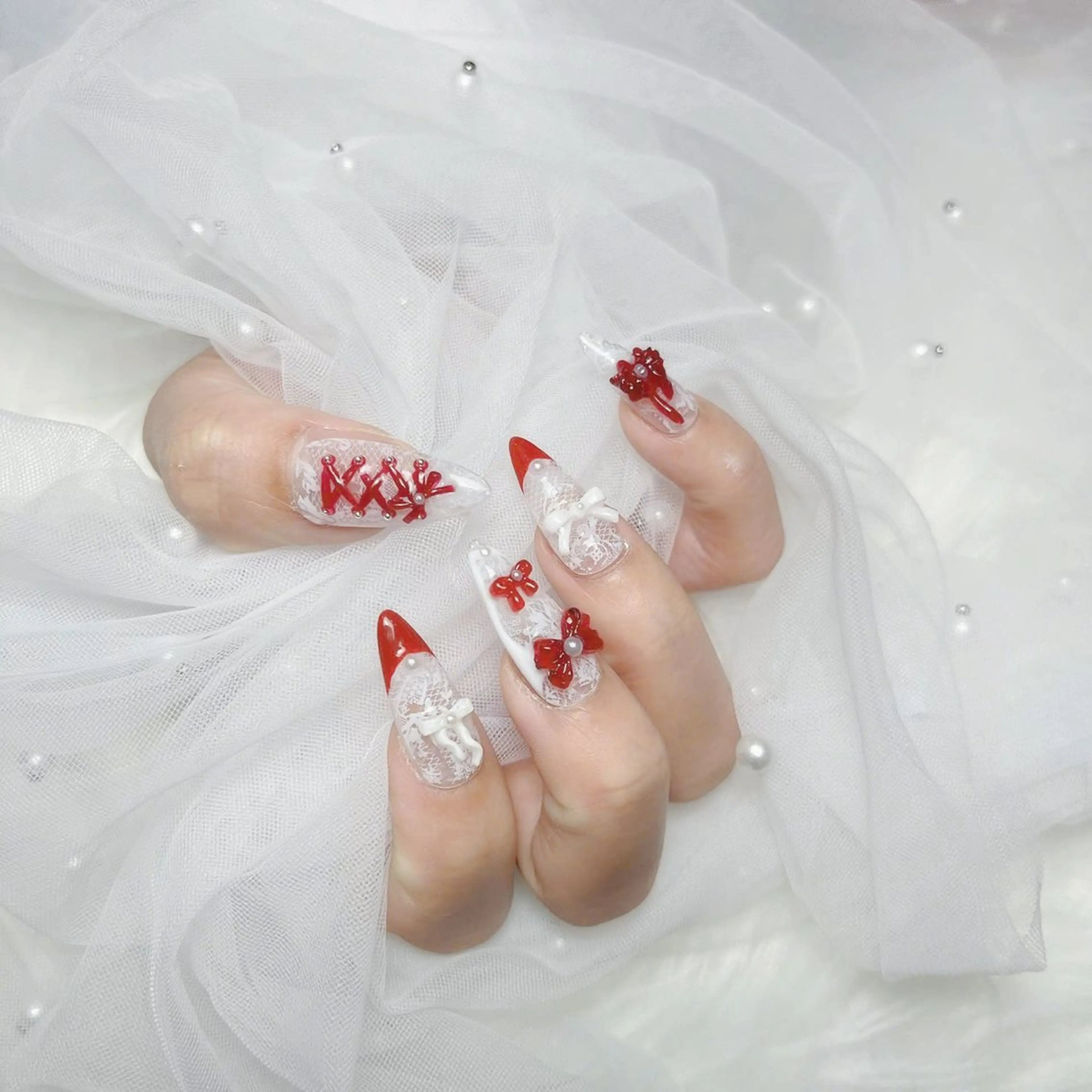 ネイル キラキラネイル マグネットネイル ミラーネイル ニュアンスネイル ワンホンネイル ハンドネイル Lyna 池袋のネイルデザイン