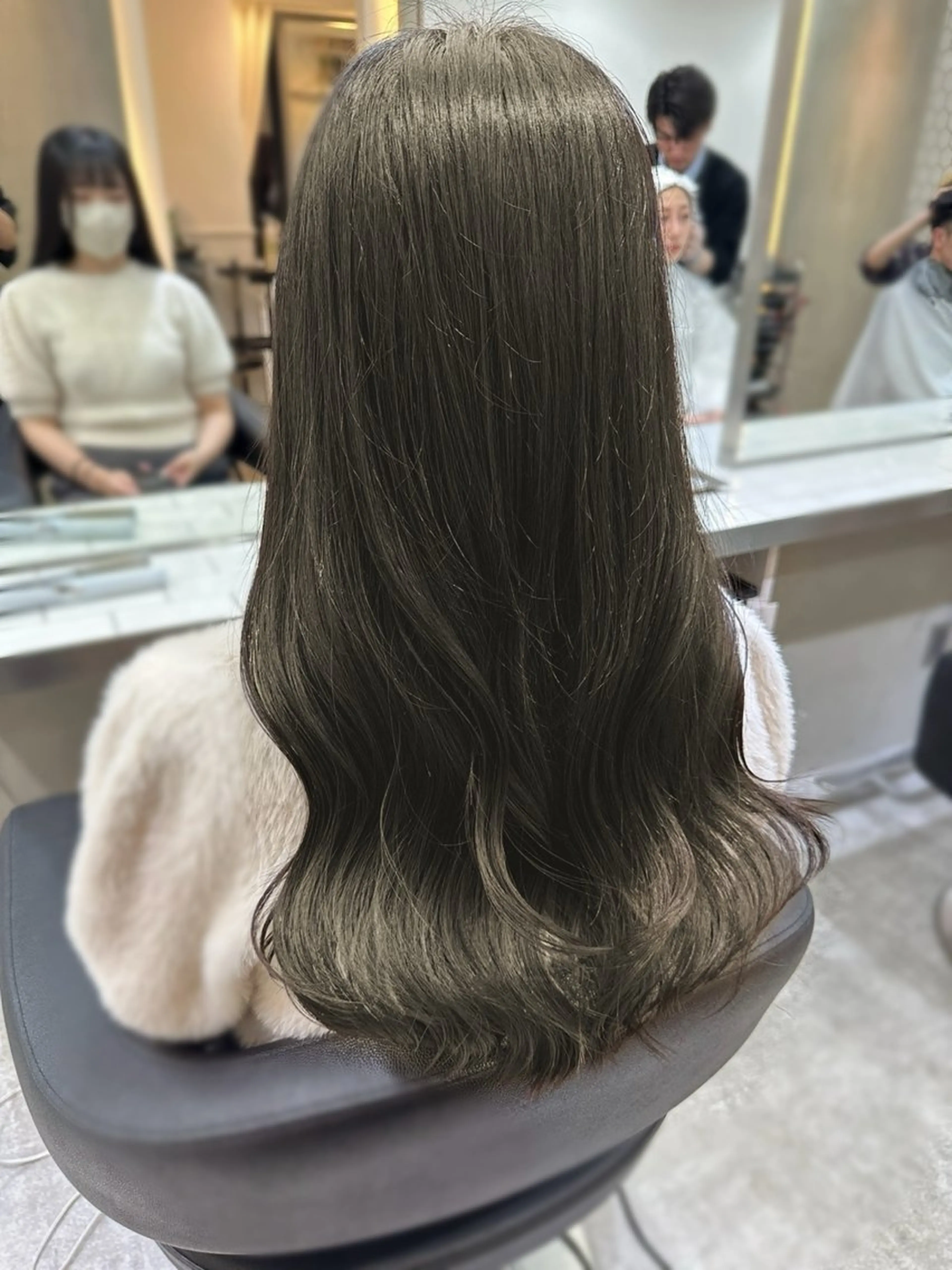 セミロング カラー カット ヘアカラー トリートメント 艶髪レイヤー顔周り グレージュ添田晃基のヘアスタイル