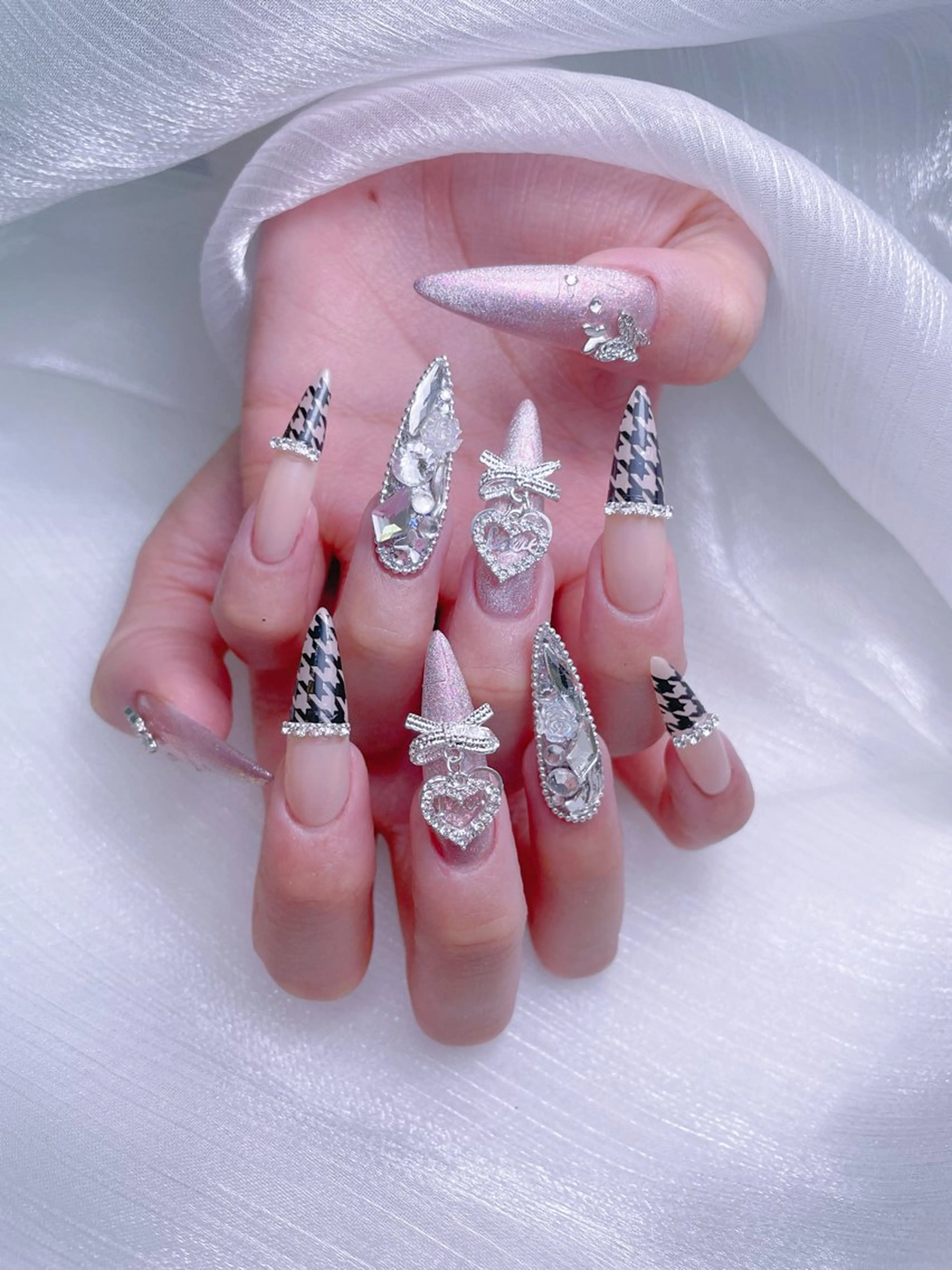 ネイル チークネイル ガーリー キラキラネイル 韓国ネイル リボン ハンドネイル NailPrincess所属・princess スカルプ専門店のネイルデザイン