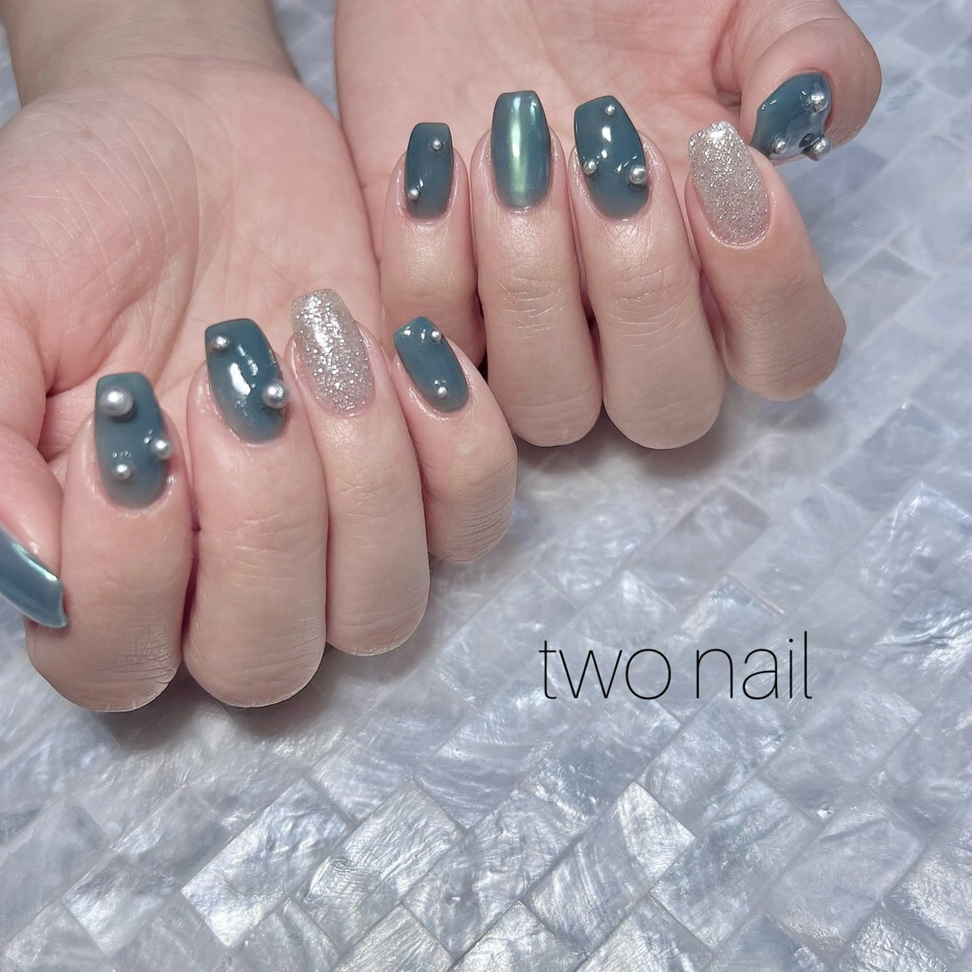 ネイル オーロラネイル キラキラネイル ネイルチップ ホワイト ハンドネイル two nailのネイルデザイン