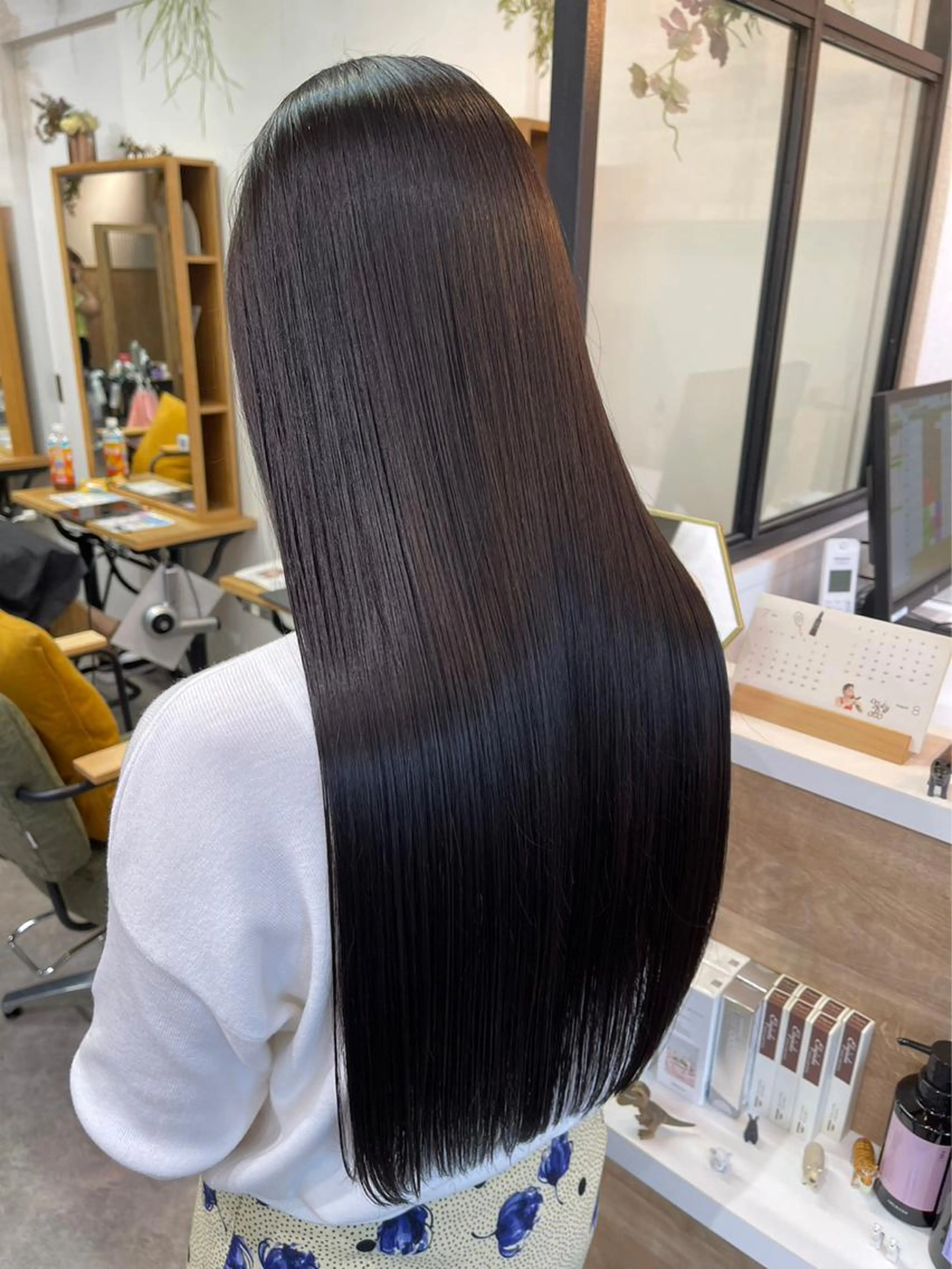 うねり広がりが気になる方に⟡期間限定特別価格！⟡.· 「コラーゲン全頭縮毛矯正+お持ち帰りトリートメント付」の写真