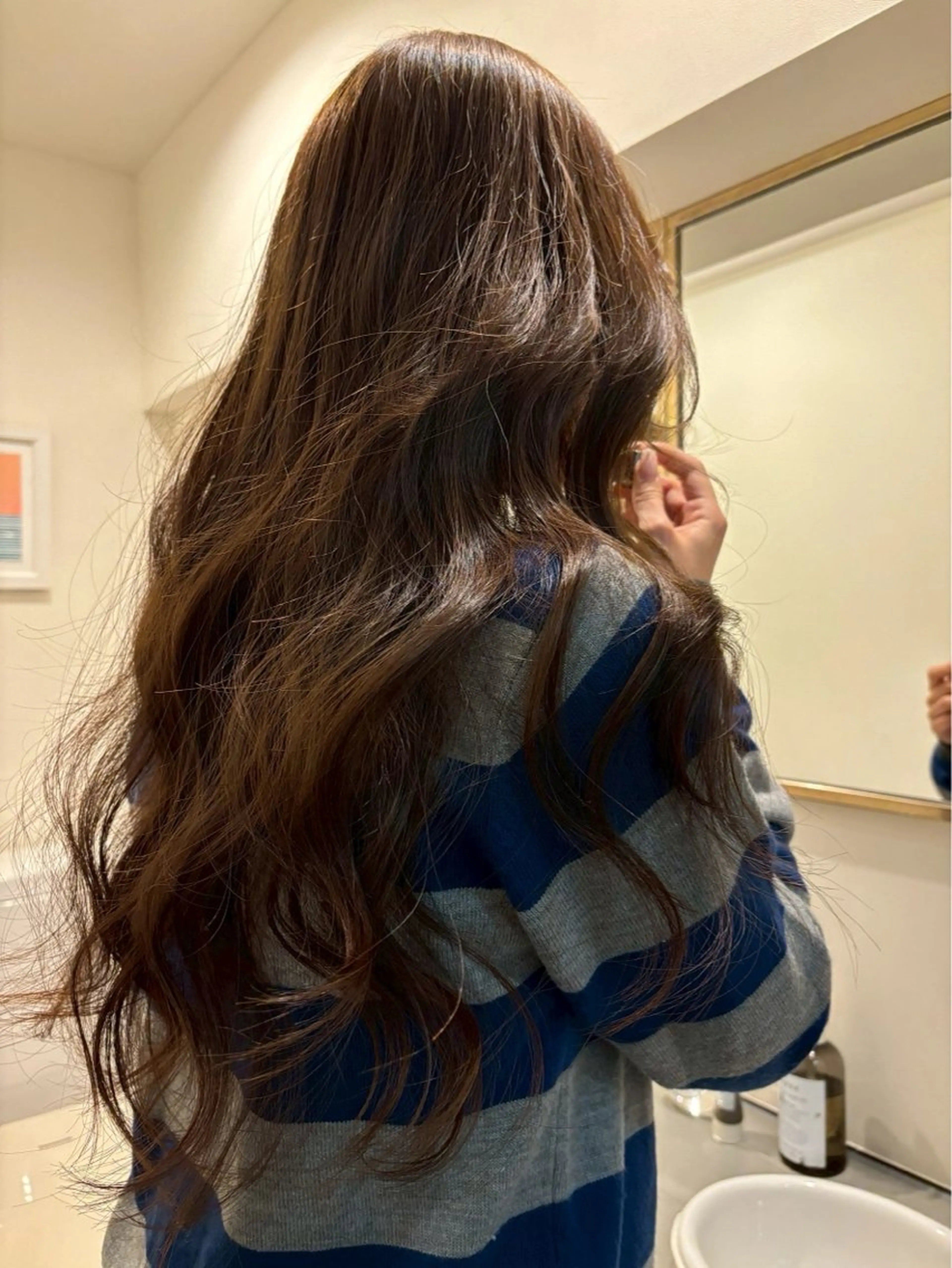 ロング カラー レイヤーカット くすみカラー/ ヒガ ローレンのヘアスタイル