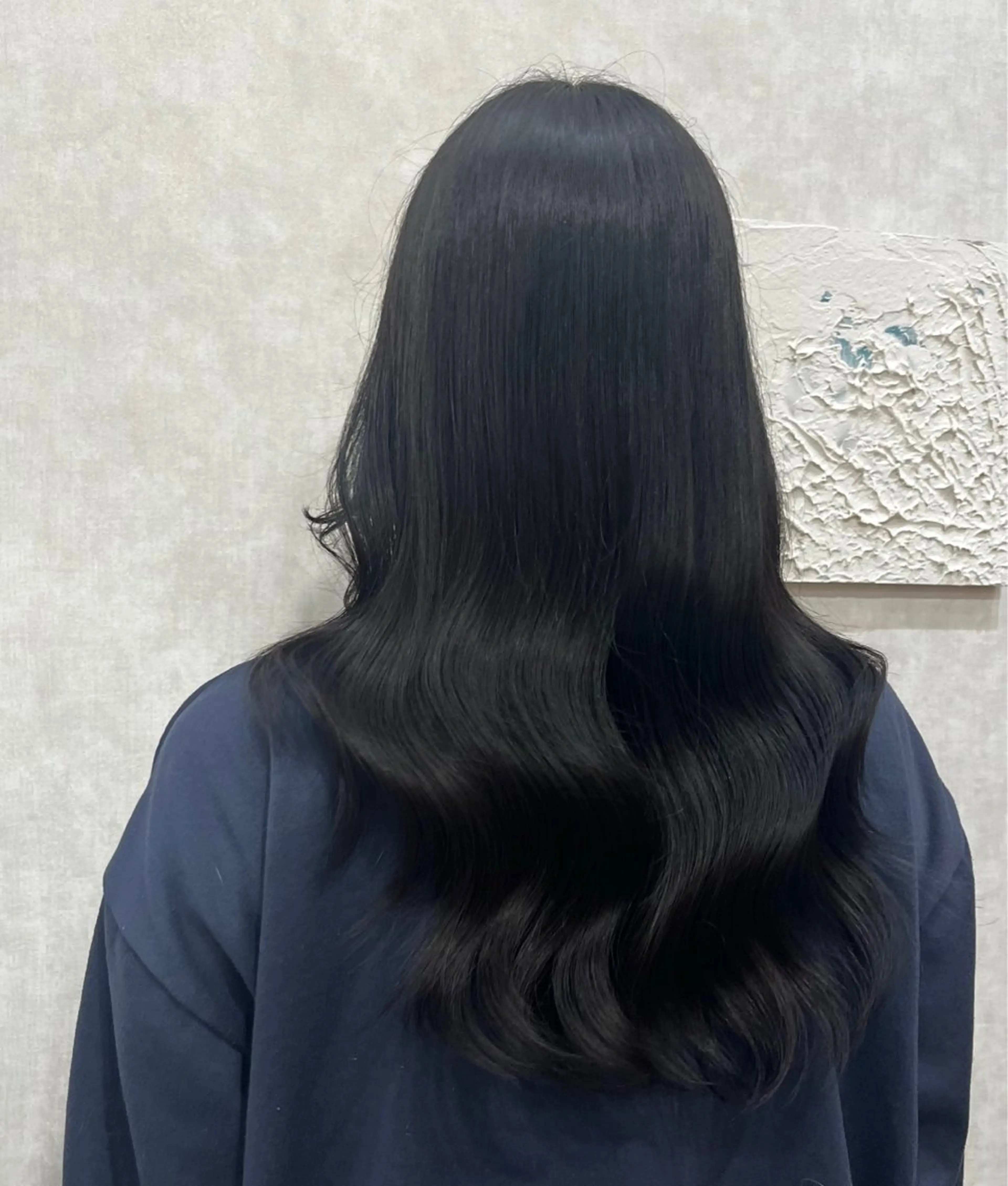 ロング アッシュ アッシュグレー ヘアカラー 石原 光のヘアスタイル
