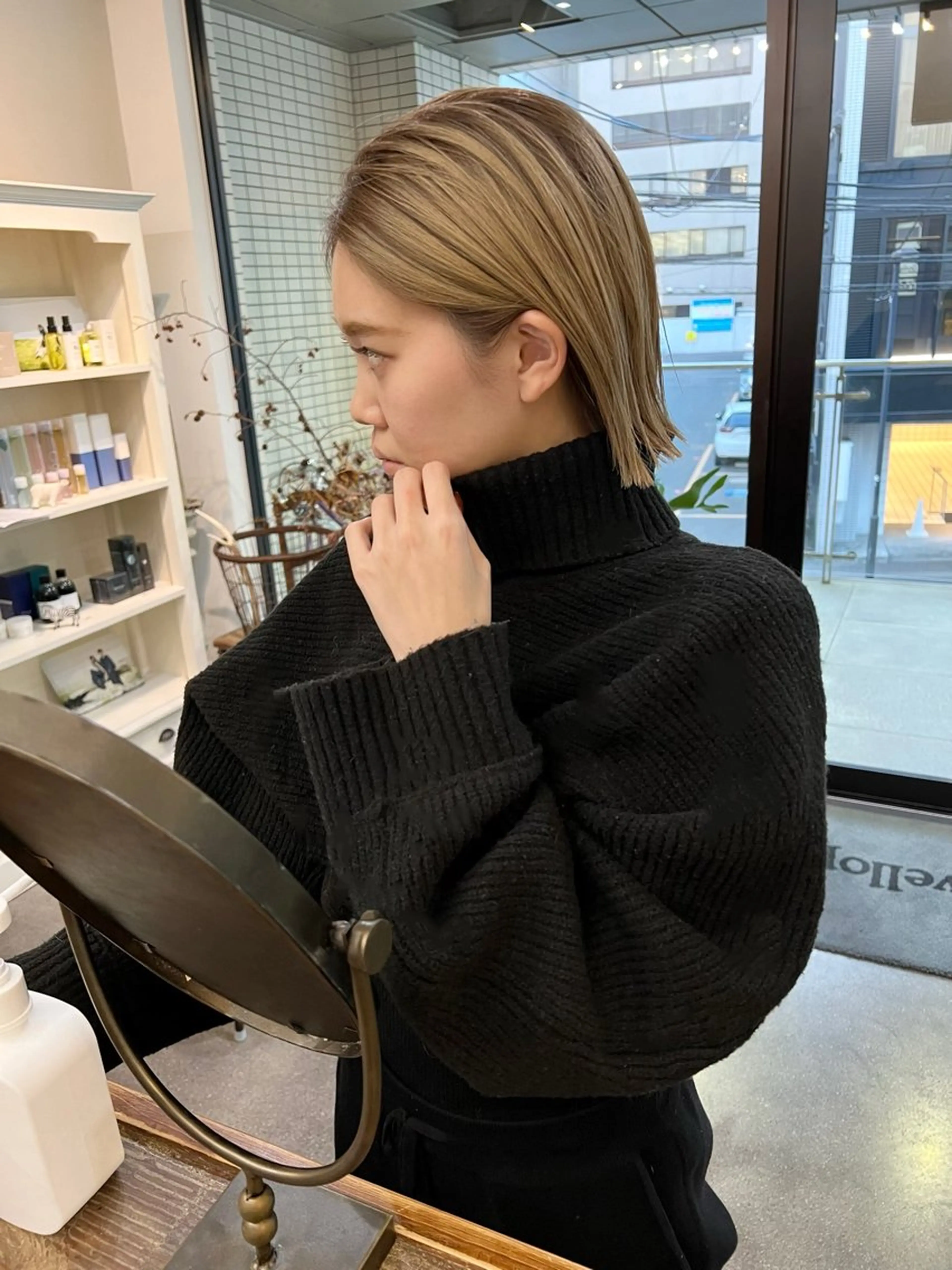 ショート カラー 切りっぱなしボブ ベージュカラー ブロンド ブロンドベージュ ボブ カット ヘアカラー 千葉 郁也のヘアスタイル