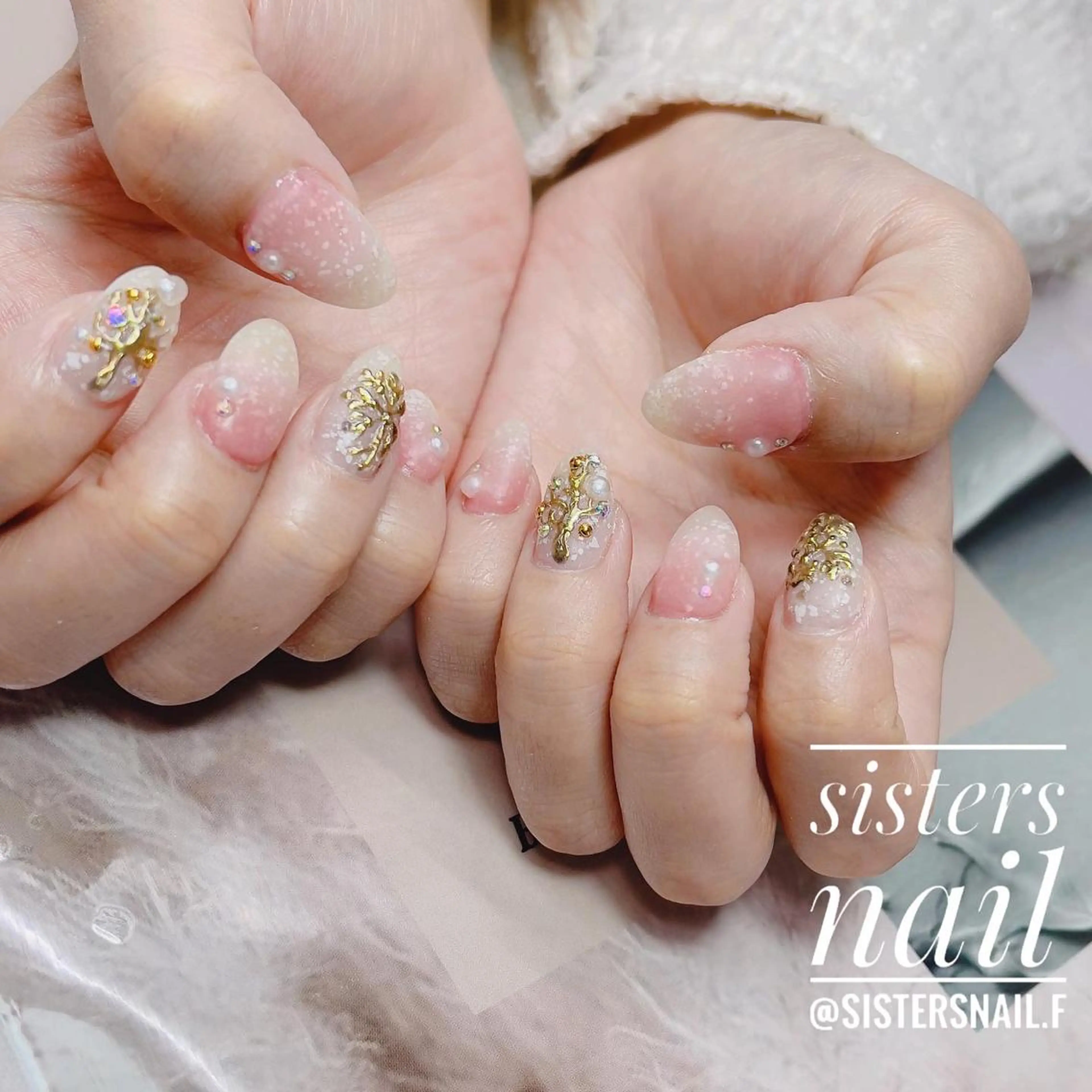 ネイル アートネイル ゴールド ホログラムネイル キラキラネイル マットネイル sisters nail.fのネイルデザイン