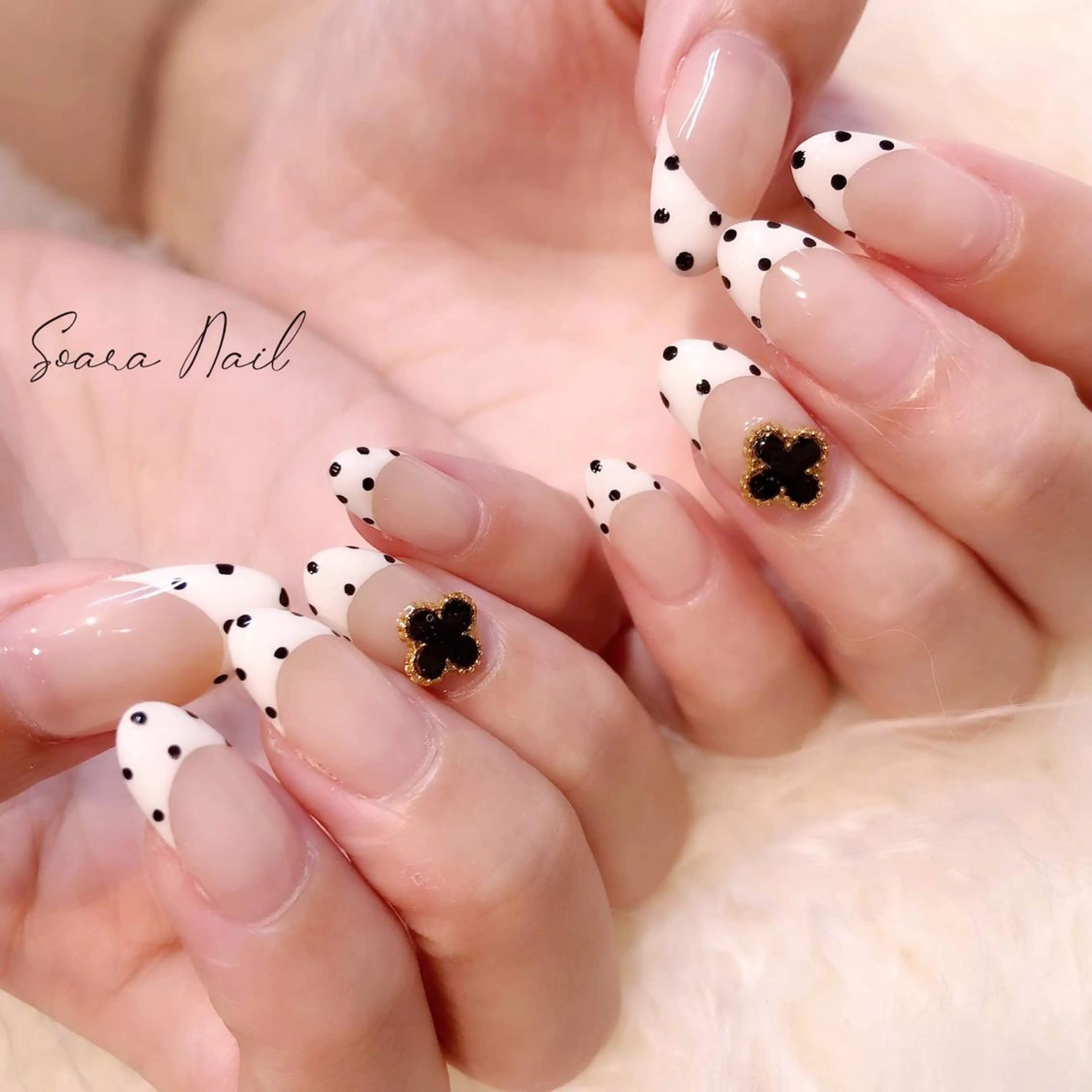ネイル ドット フレンチネイル ハンドネイル Salon Cleve所属・T. maoのネイルデザイン