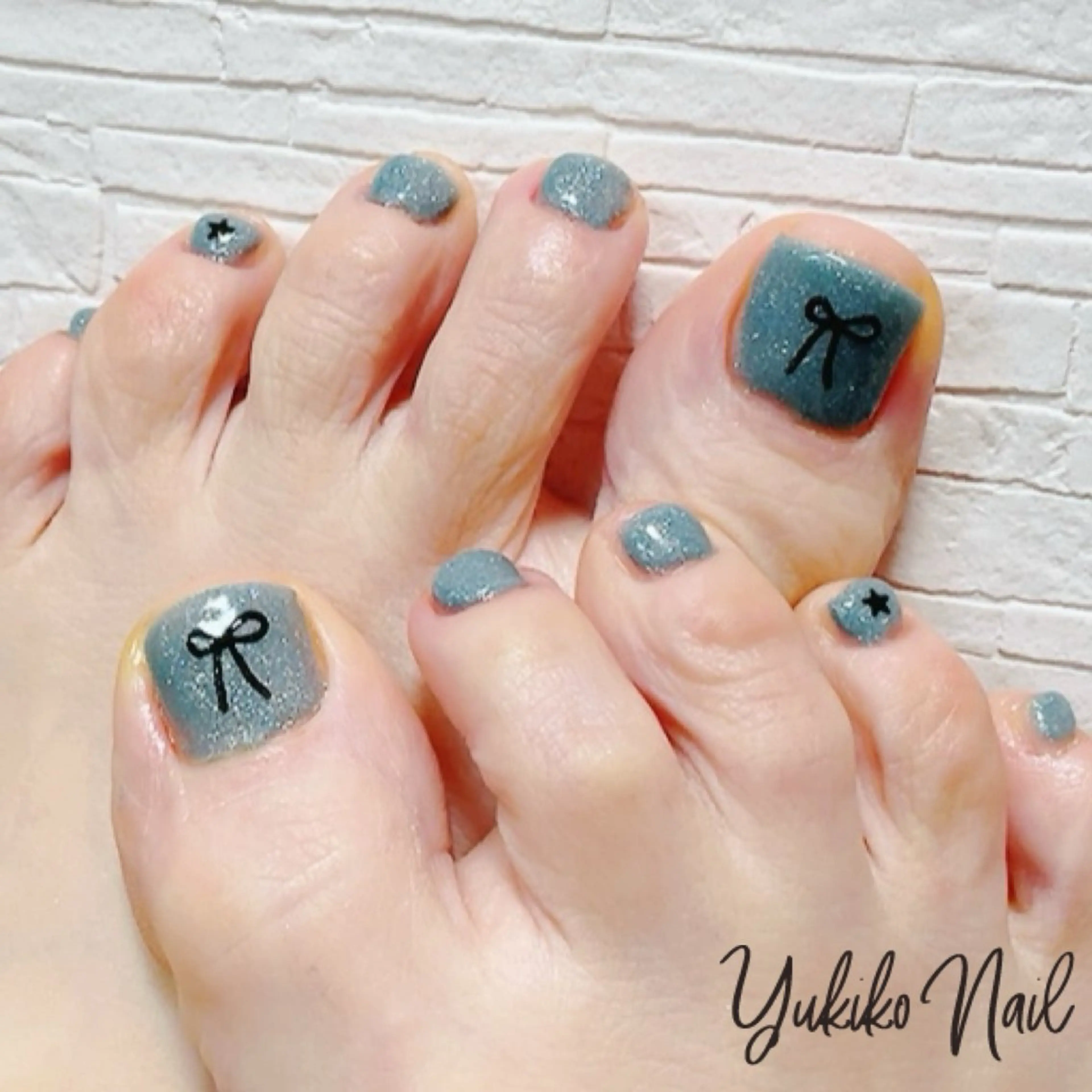 ネイル ブルー フットネイル グリーン キラキラネイル ワンカラーネイル フットネイル ユキコ ネイルのネイルデザイン