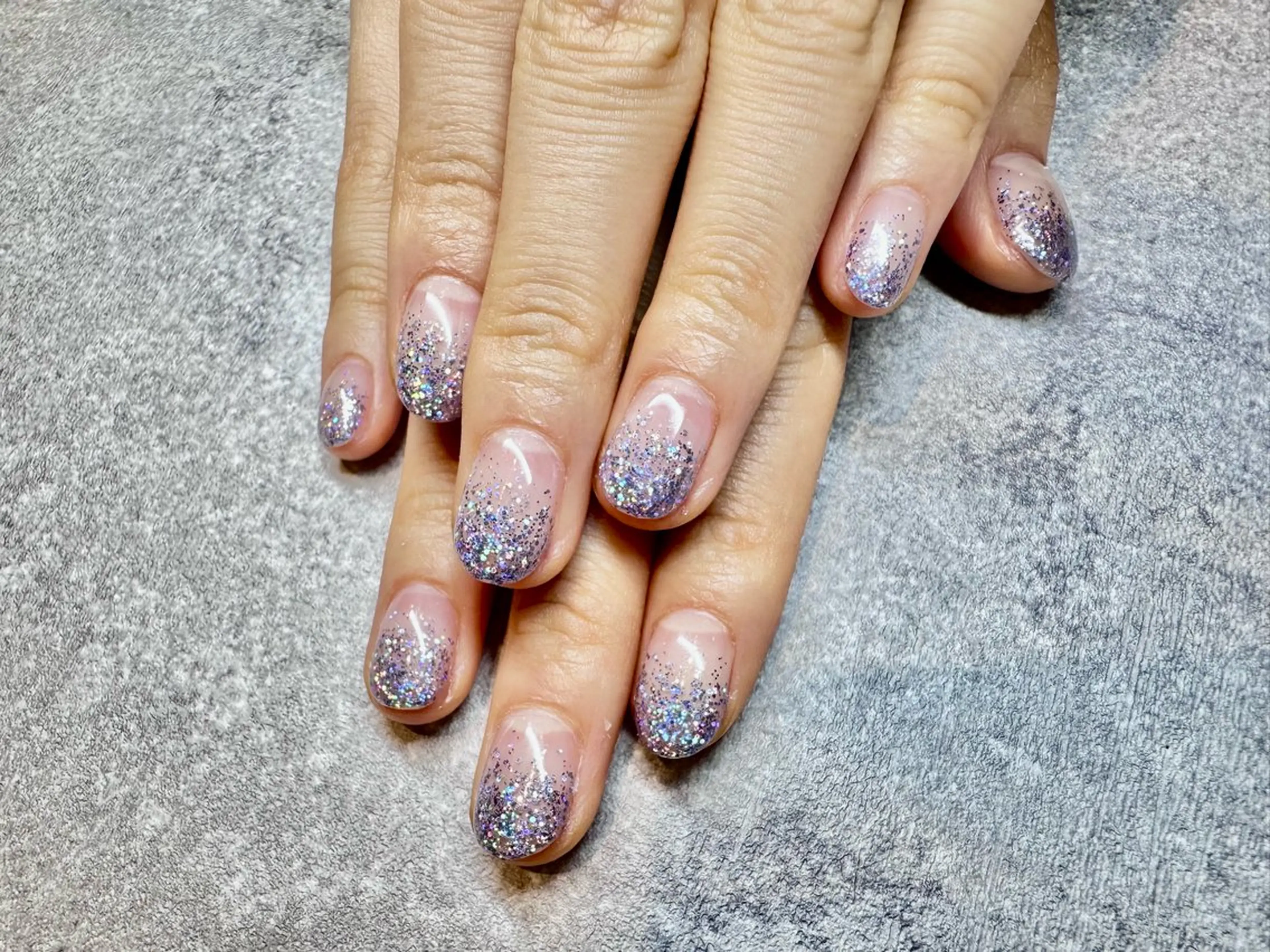 ネイル ブルー グラデーション キラキラネイル ラメ(グリッター) ラメグラデーション Re :eight Nail所属・NISHIOKA FUKUMIのネイルデザイン