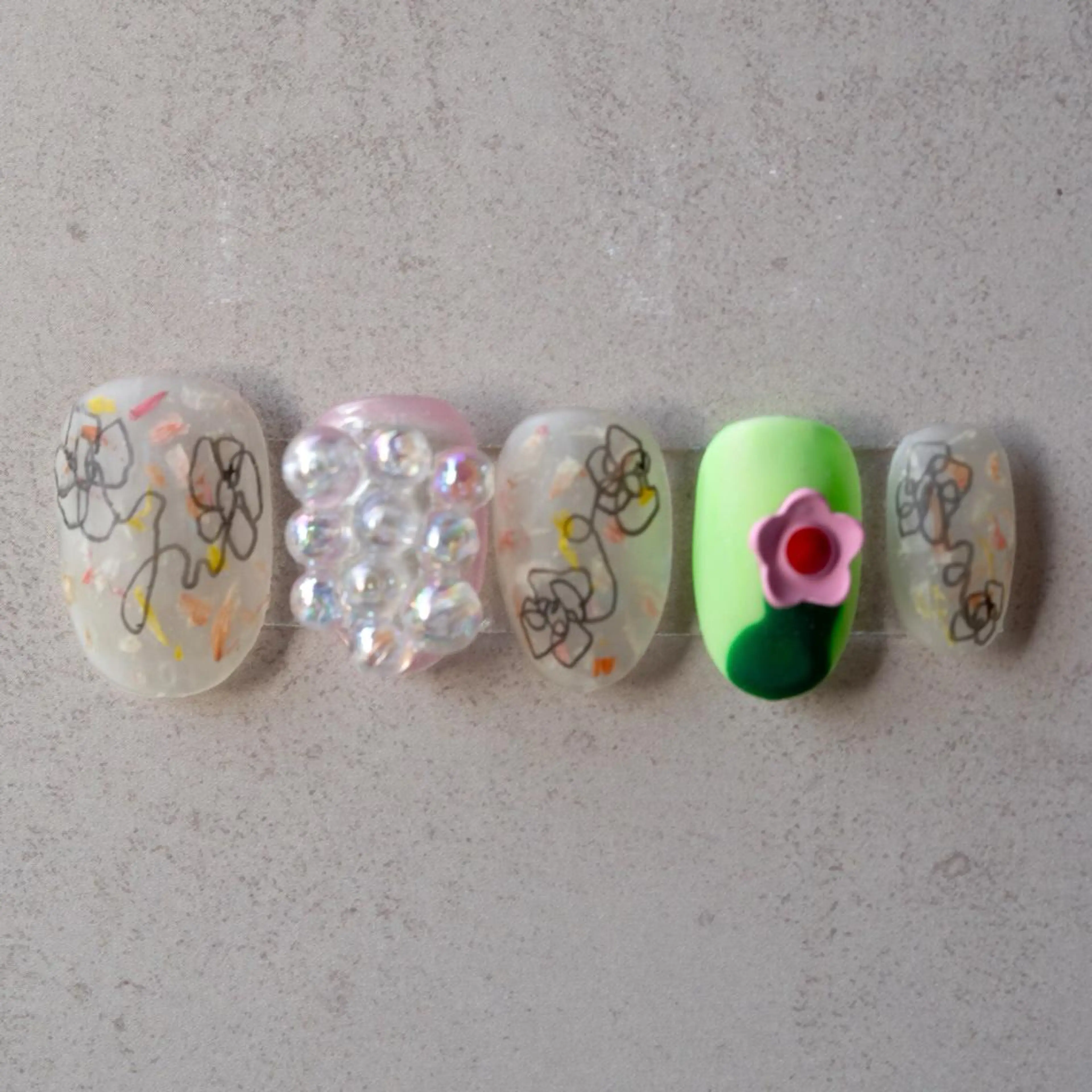 ネイル mano nella mano所属・mano nella manoのネイルデザイン