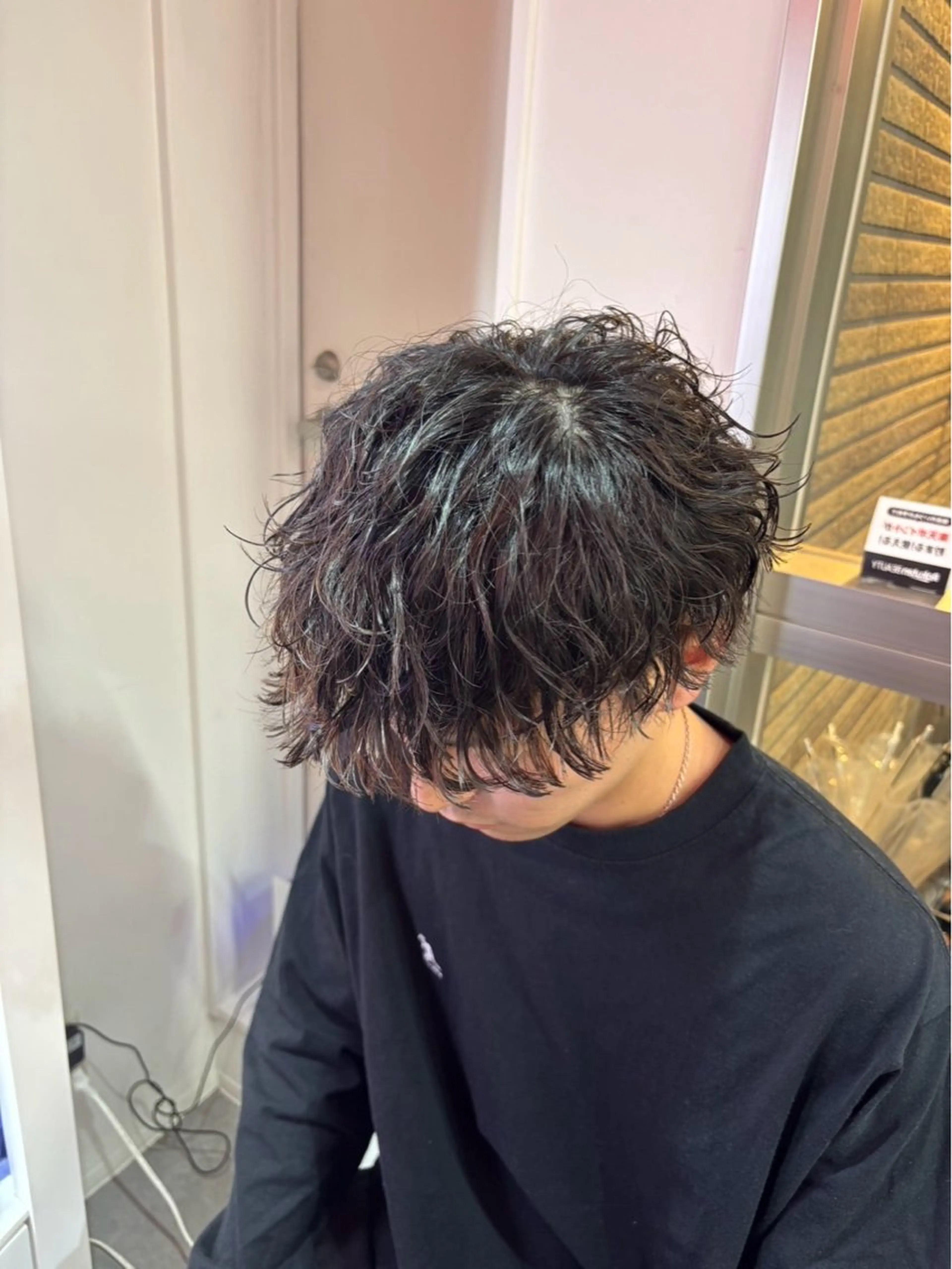 パーマ メンズ メンズブリーチ フェードカット メンズハイライト メンズインナーカラー メンズ韓国風 カット パーマ メンズ特化✨️ 韓国風パーマ🔥一八のヘアスタイル