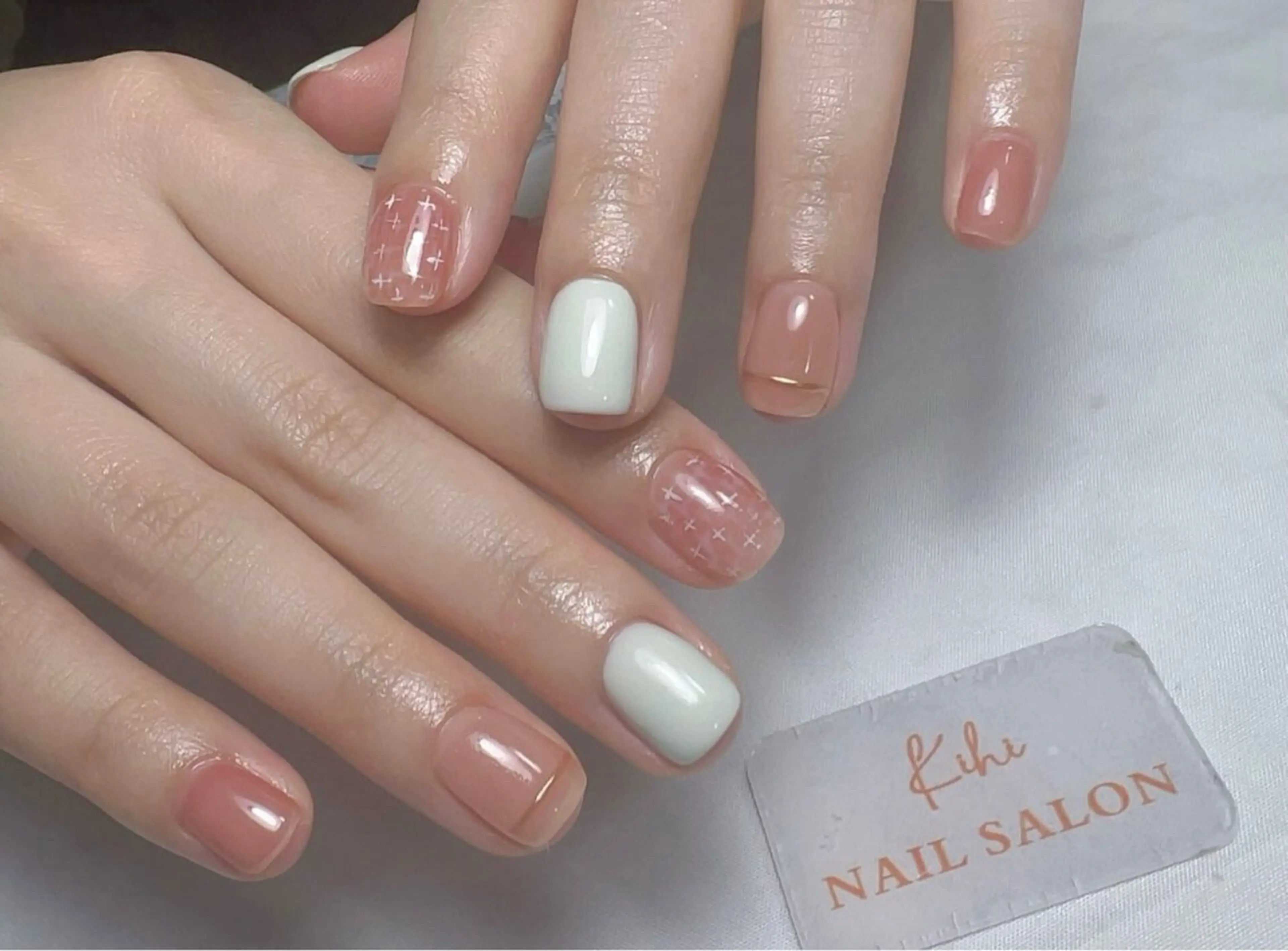 ネイル フレンチネイル ジェルネイル グラデーション キラキラネイル 韓国ネイル 清水 ユナのネイルデザイン