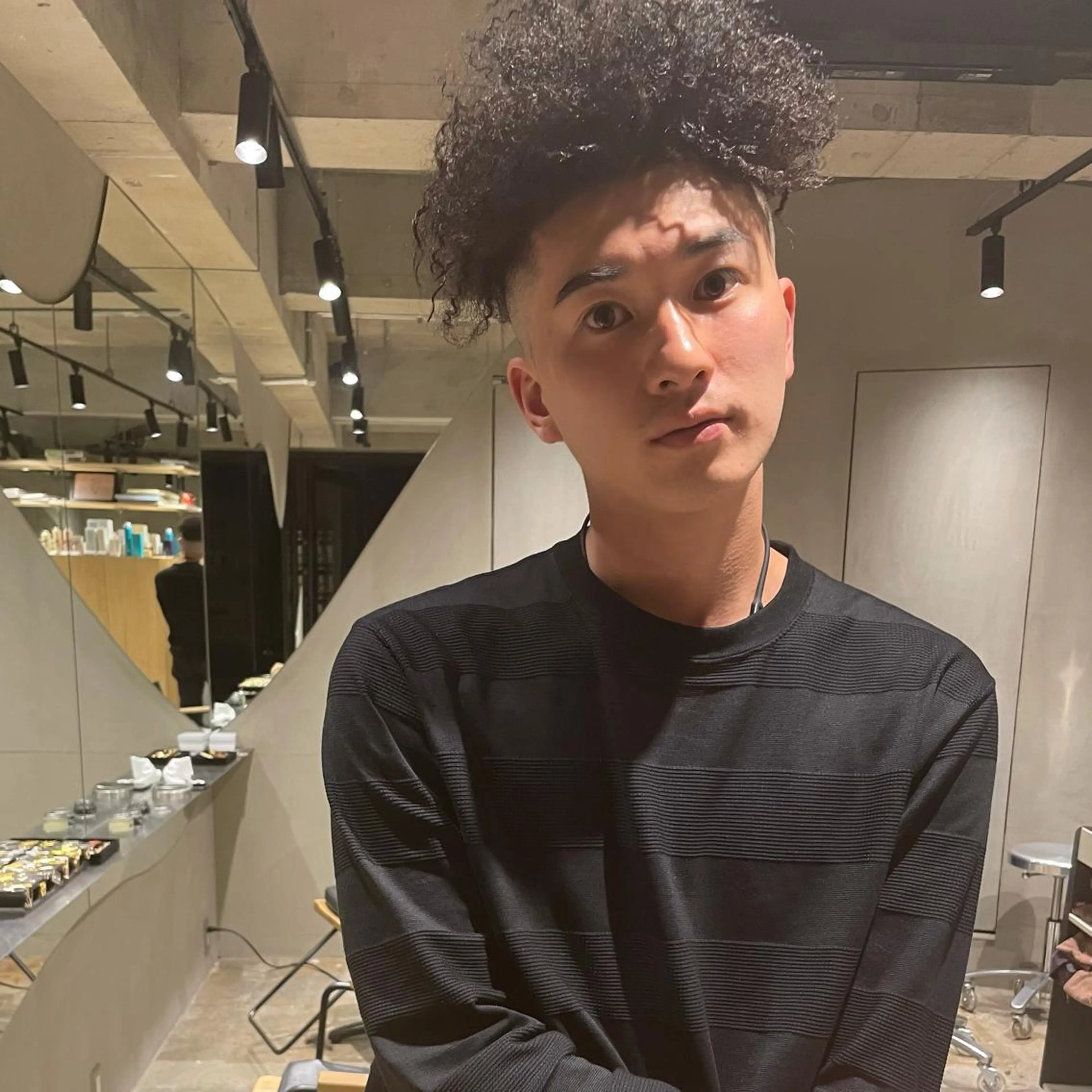 パーマ メンズ ショートボブ メンズブリーチ フェードカット メンズハイライト メンズハイトーン カット パーマ 🌈圧倒的デザイン パーマ 関和希のヘアスタイル