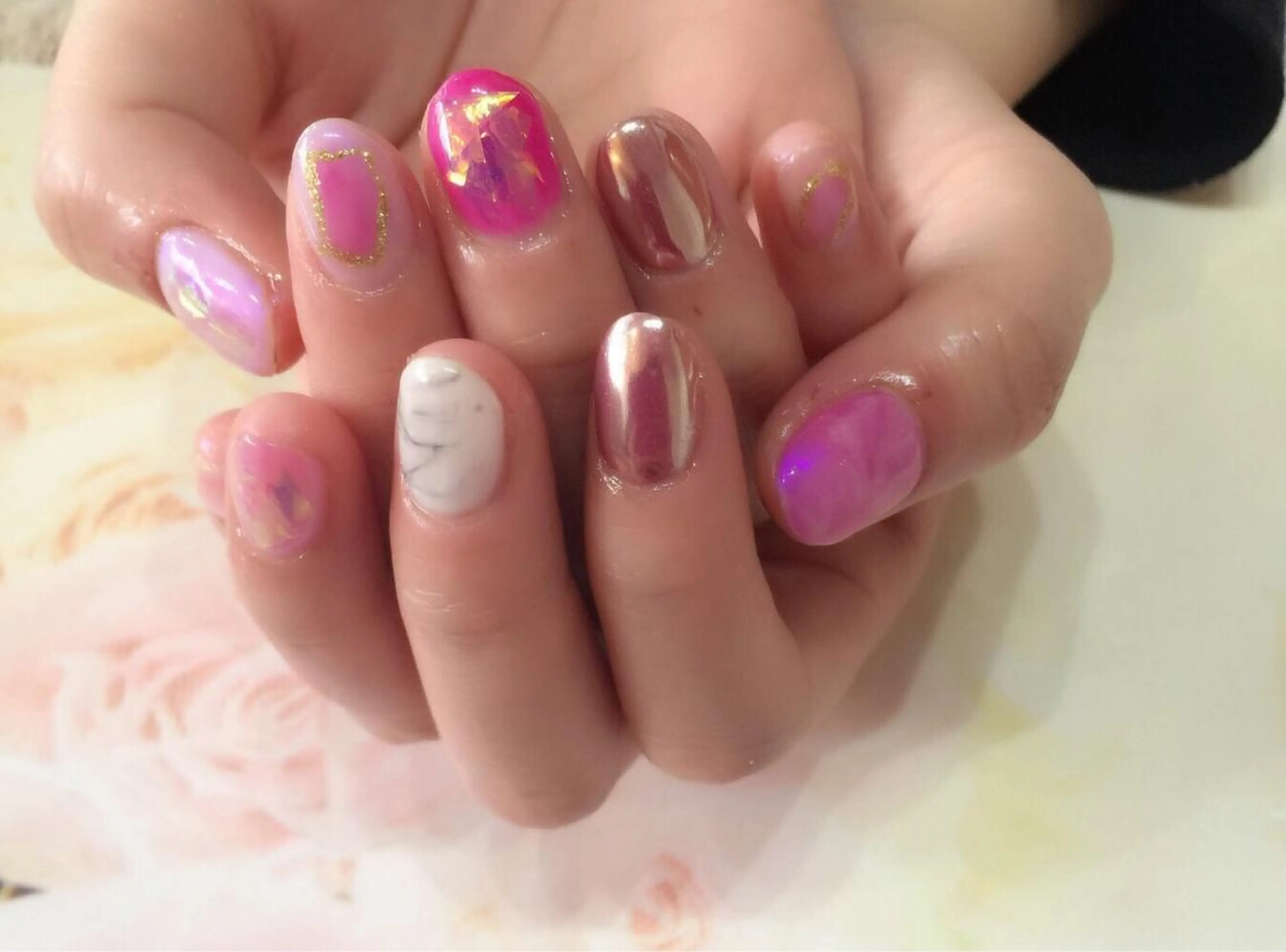 ネイル オーロラネイル ミラーネイル ピンク a yakaのネイルデザイン