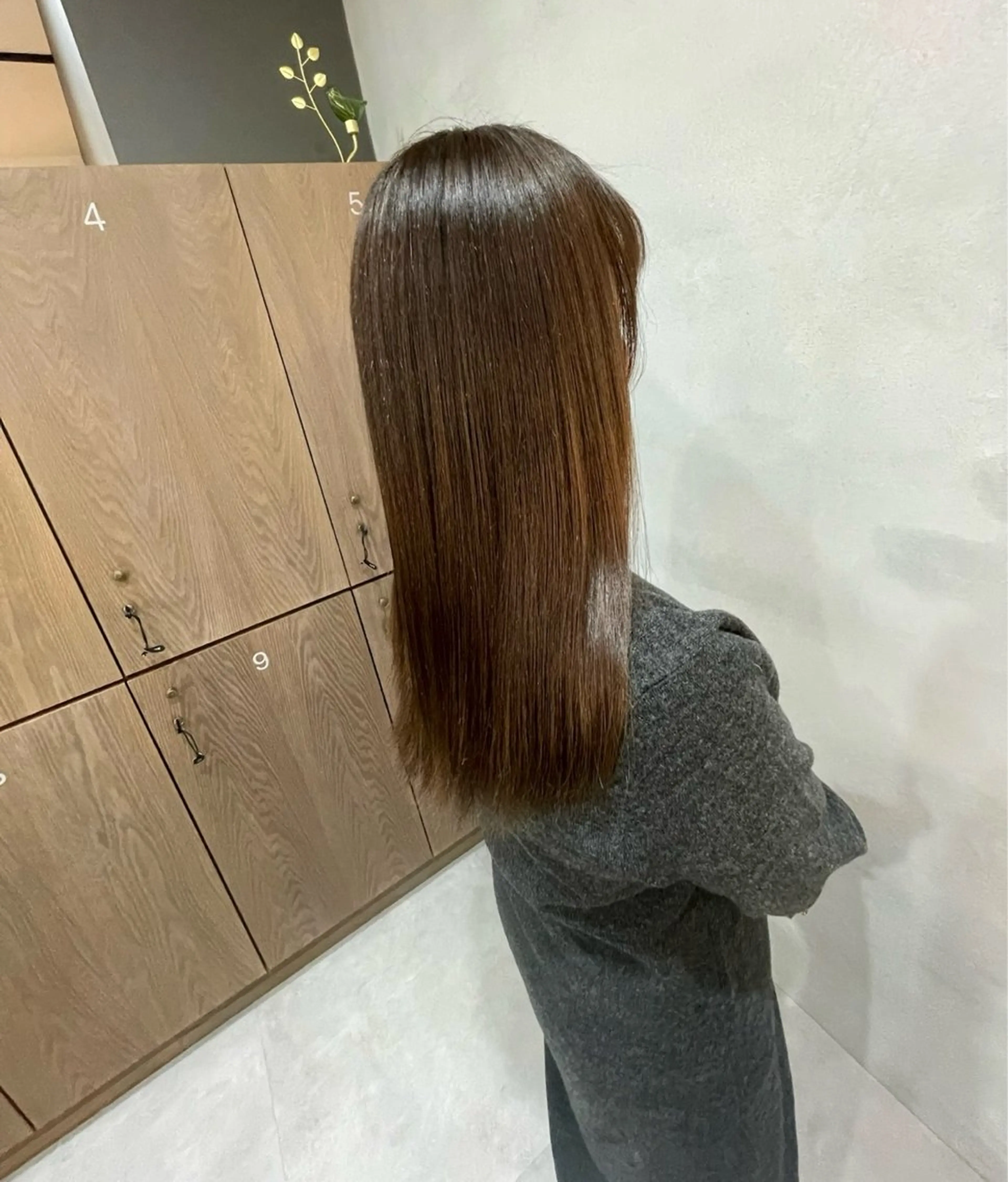 ロング ルプラボウ りく/艶カラーのヘアスタイル