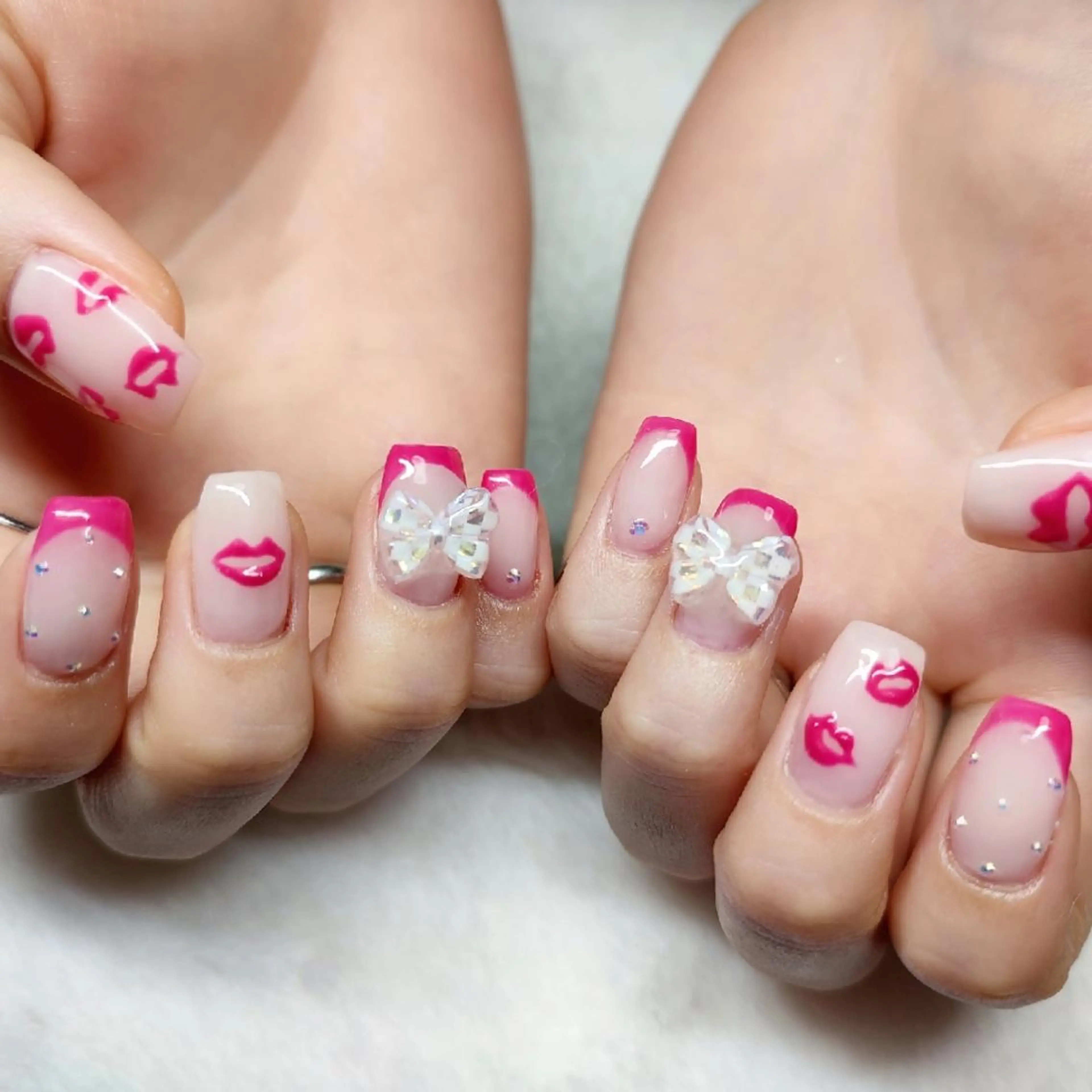 ネイル ハンドネイル RUNWAY 　　の眉毛・アイブロウイメージ