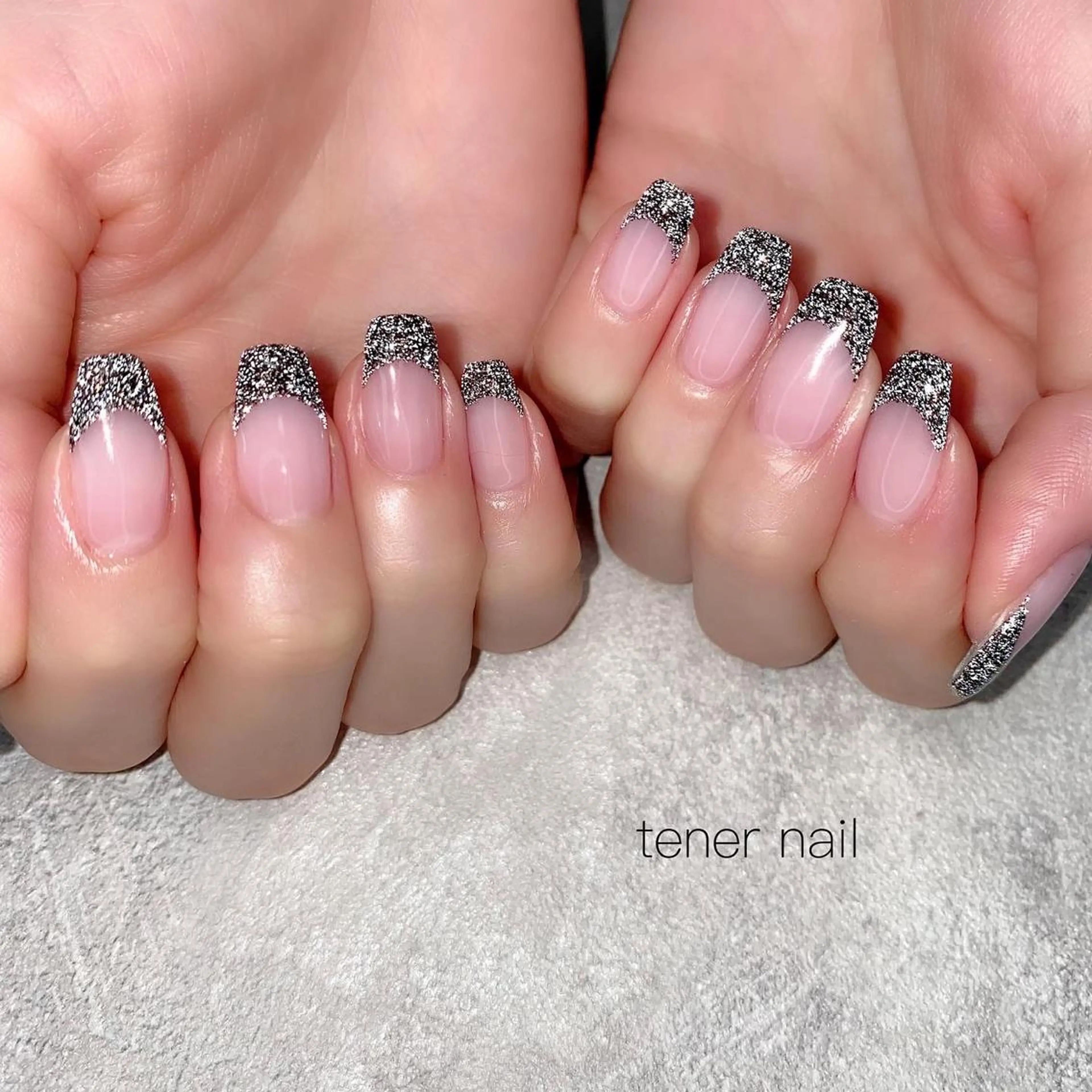 ネイル フラッシュネイル フレンチネイル ラメ(グリッター) tener  nail  テネルネイル所属・テネルネイル tener nailのネイルデザイン