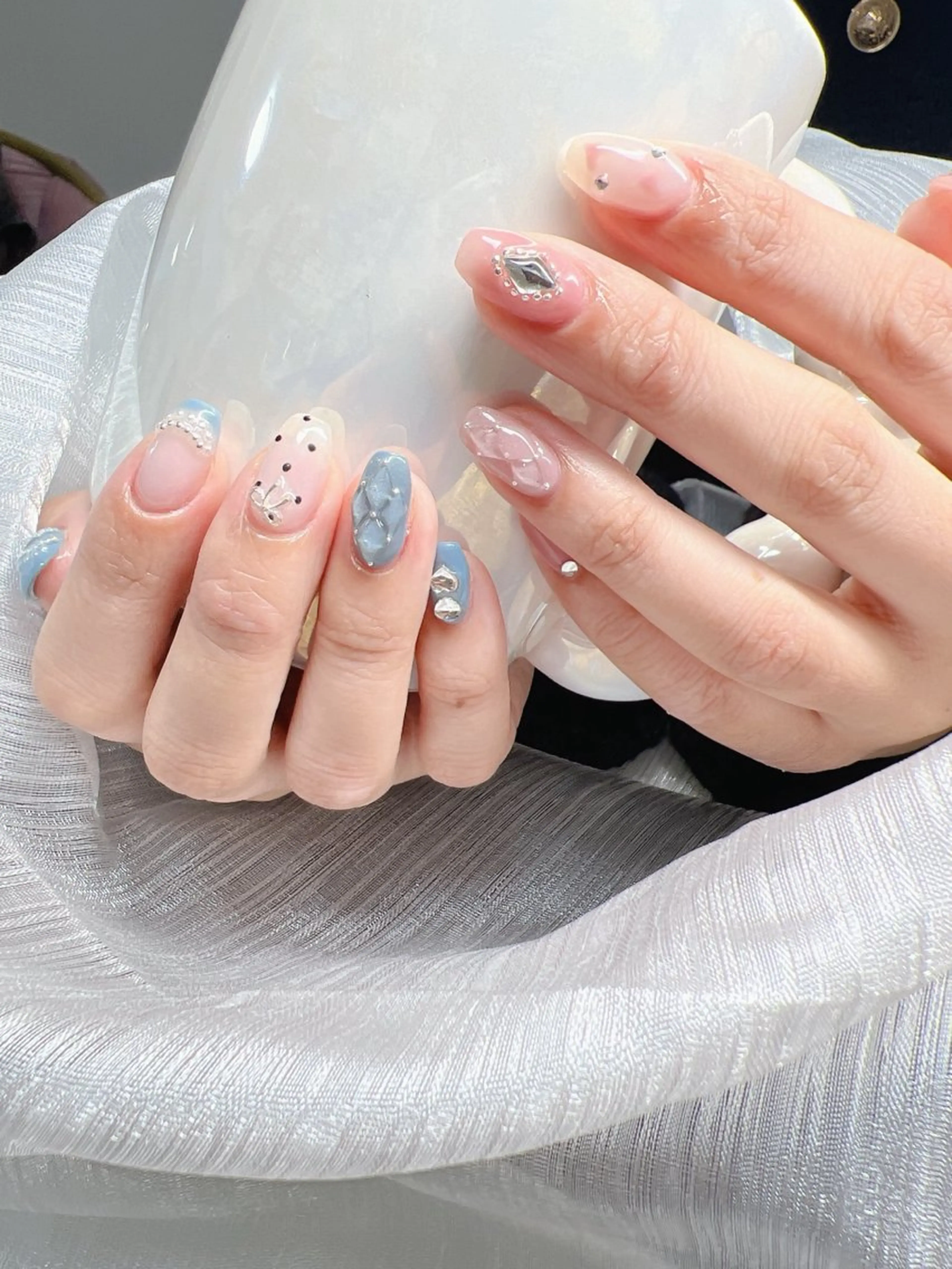 ネイル マグネットネイル ピンク ネイルチップ 冬ネイル ハンドネイル Lee Nailsのネイルデザイン