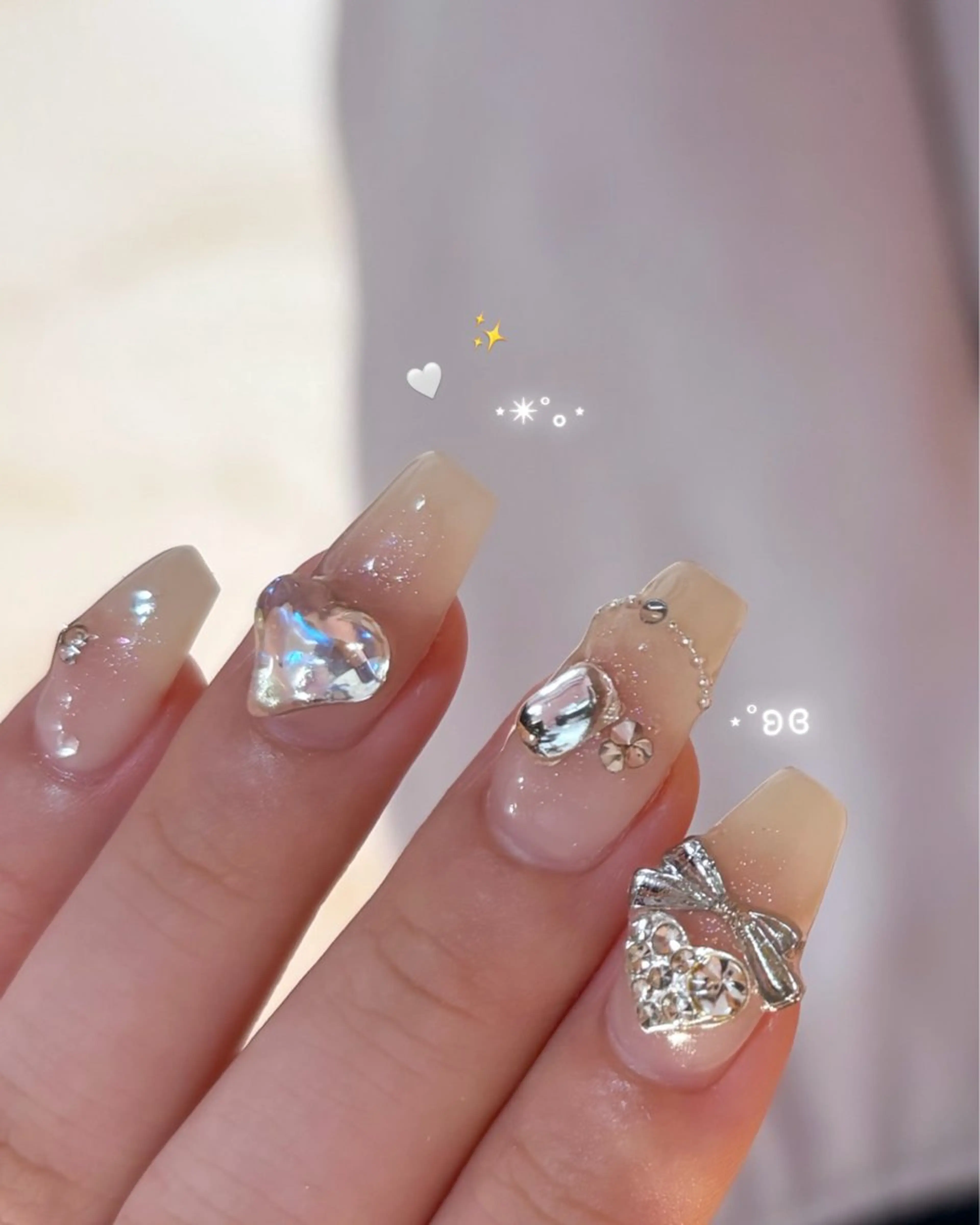 ネイル ハンドネイル EmaNail🎀 Haaruのネイルデザイン