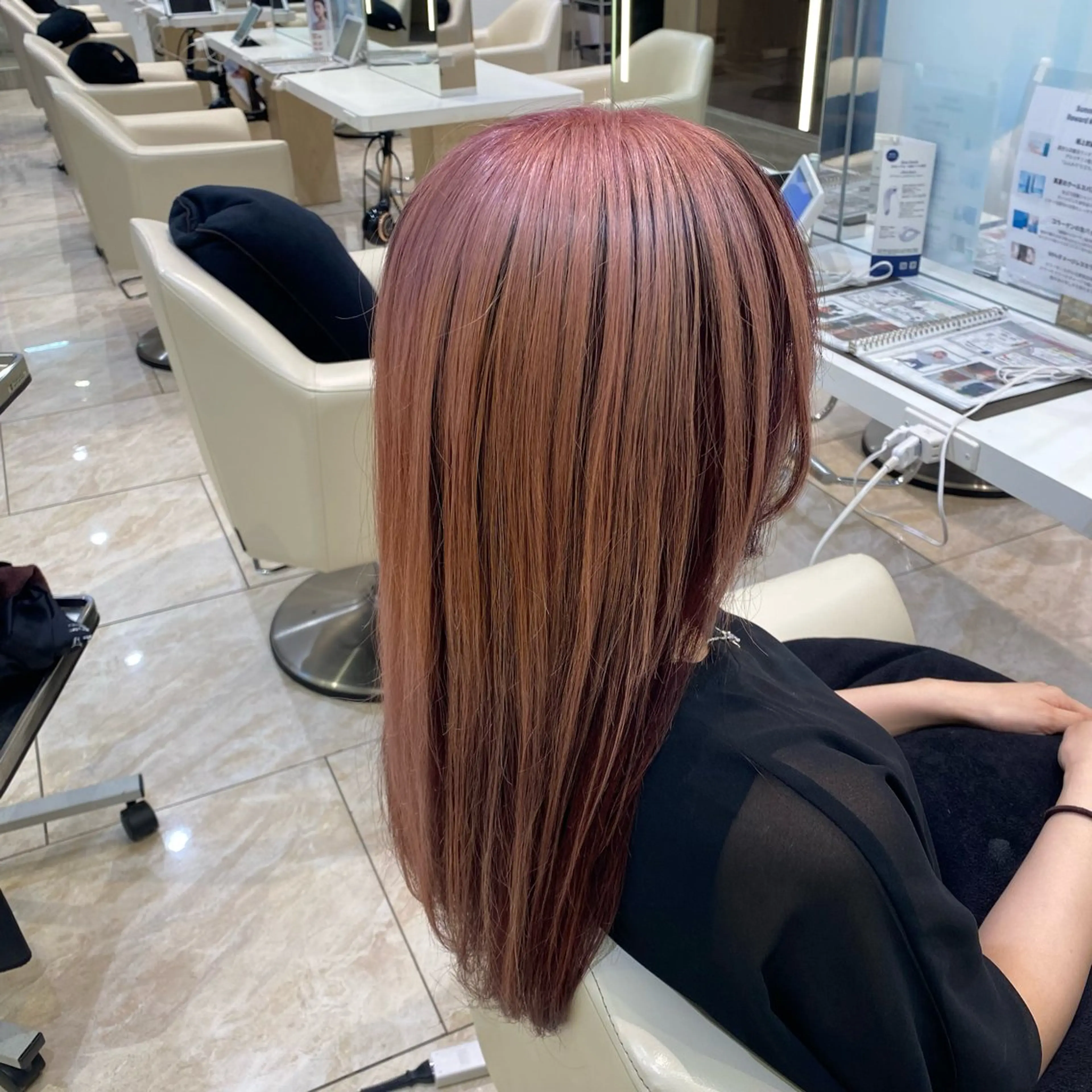 ロング カラー ピンクカラー レッドカラー ヘアカラー miho‪𓂃 ANNETTAのヘアスタイル