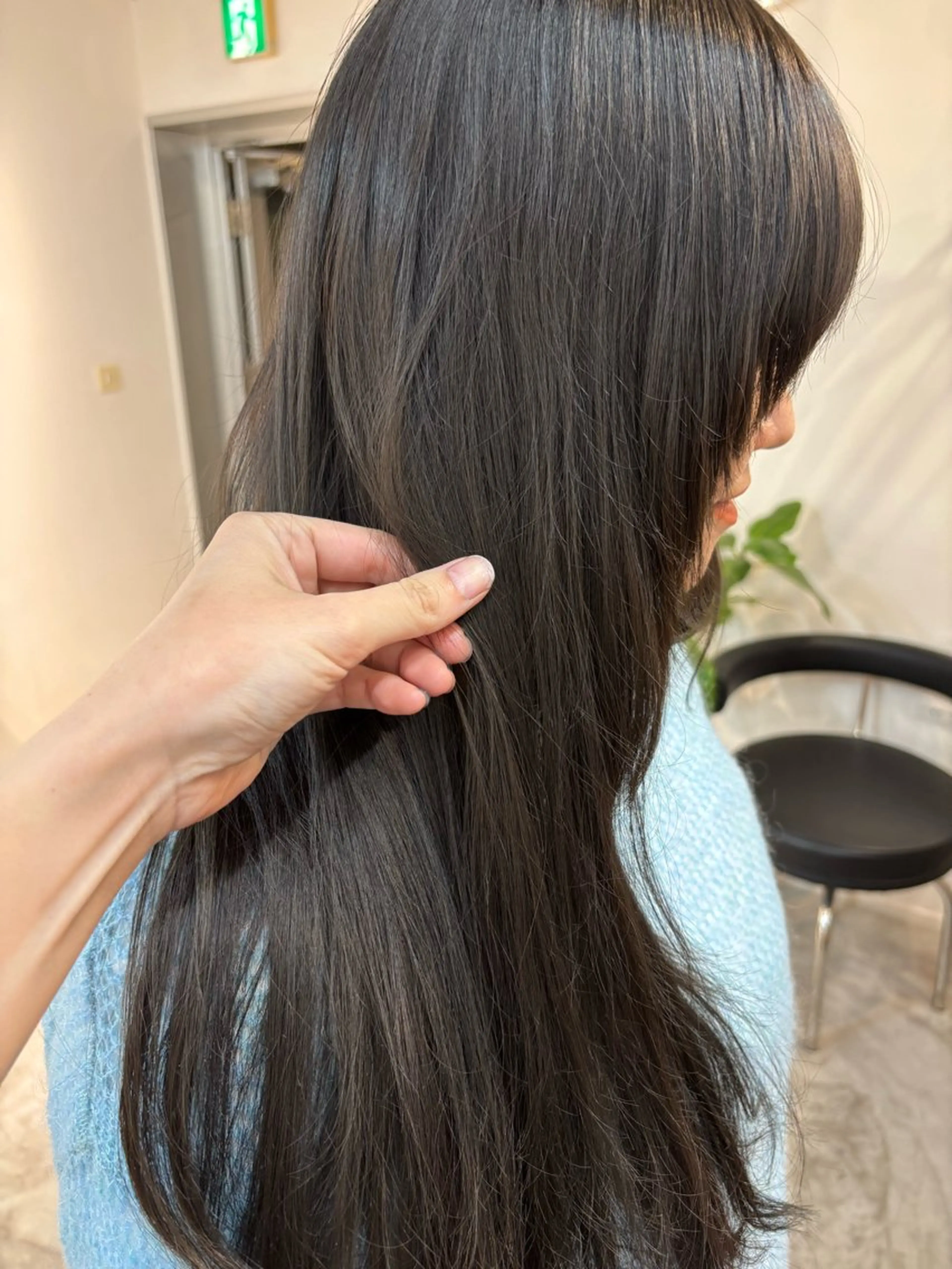 ロング カラー アッシュ 透明感カラー オリーブアッシュ ヘアカラー ネモト ユイ / fit standのヘアスタイル