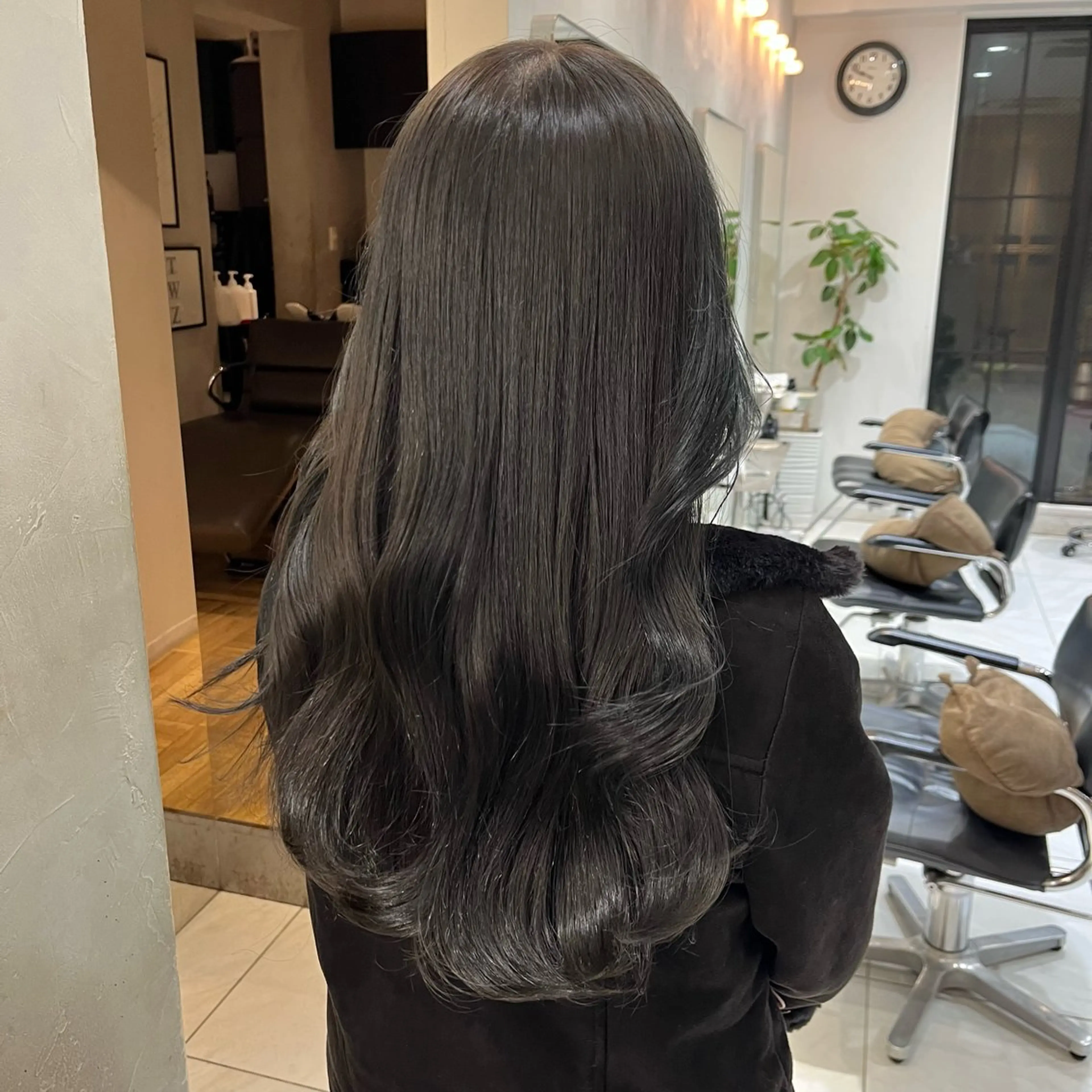 ロング カラー ナミ🩶暗髪/暖色 ❤️/透明感/縮毛のヘアスタイル