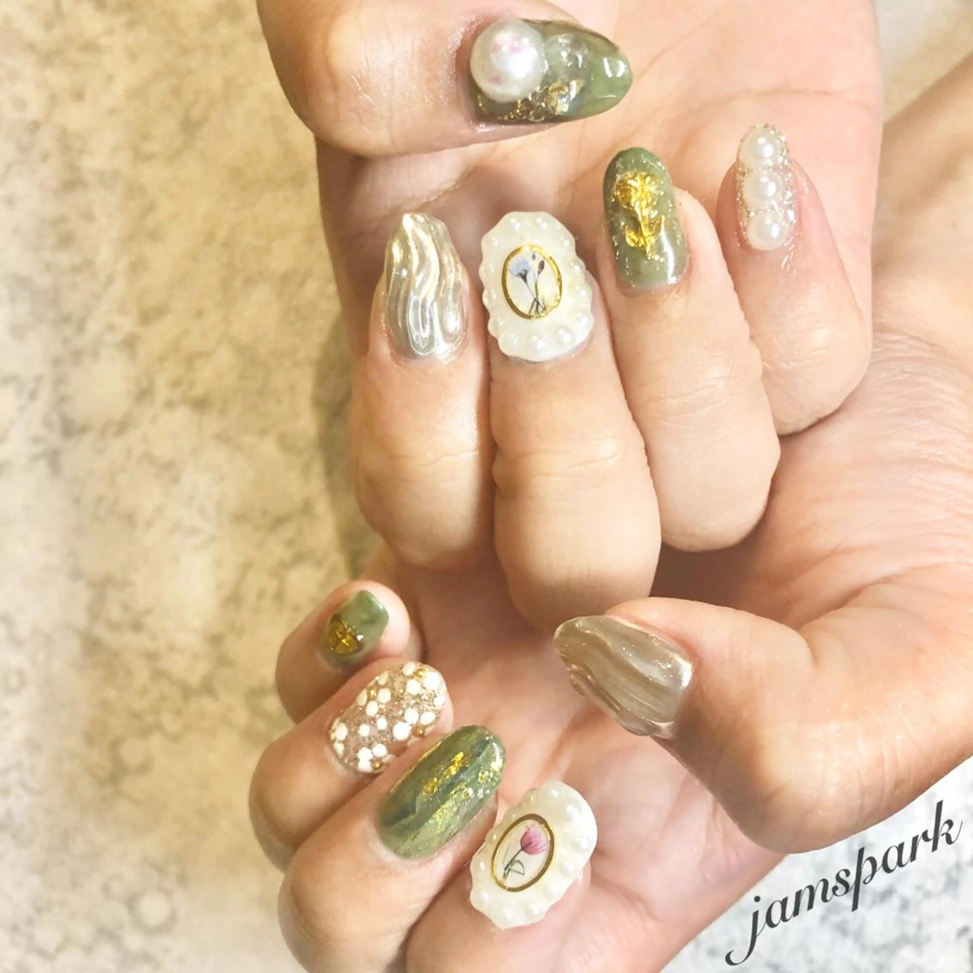 ネイル フラワーネイル ジェルネイル グリーン ミラーネイル ニュアンスネイル ハンドネイル jamspark ✨のネイルデザイン