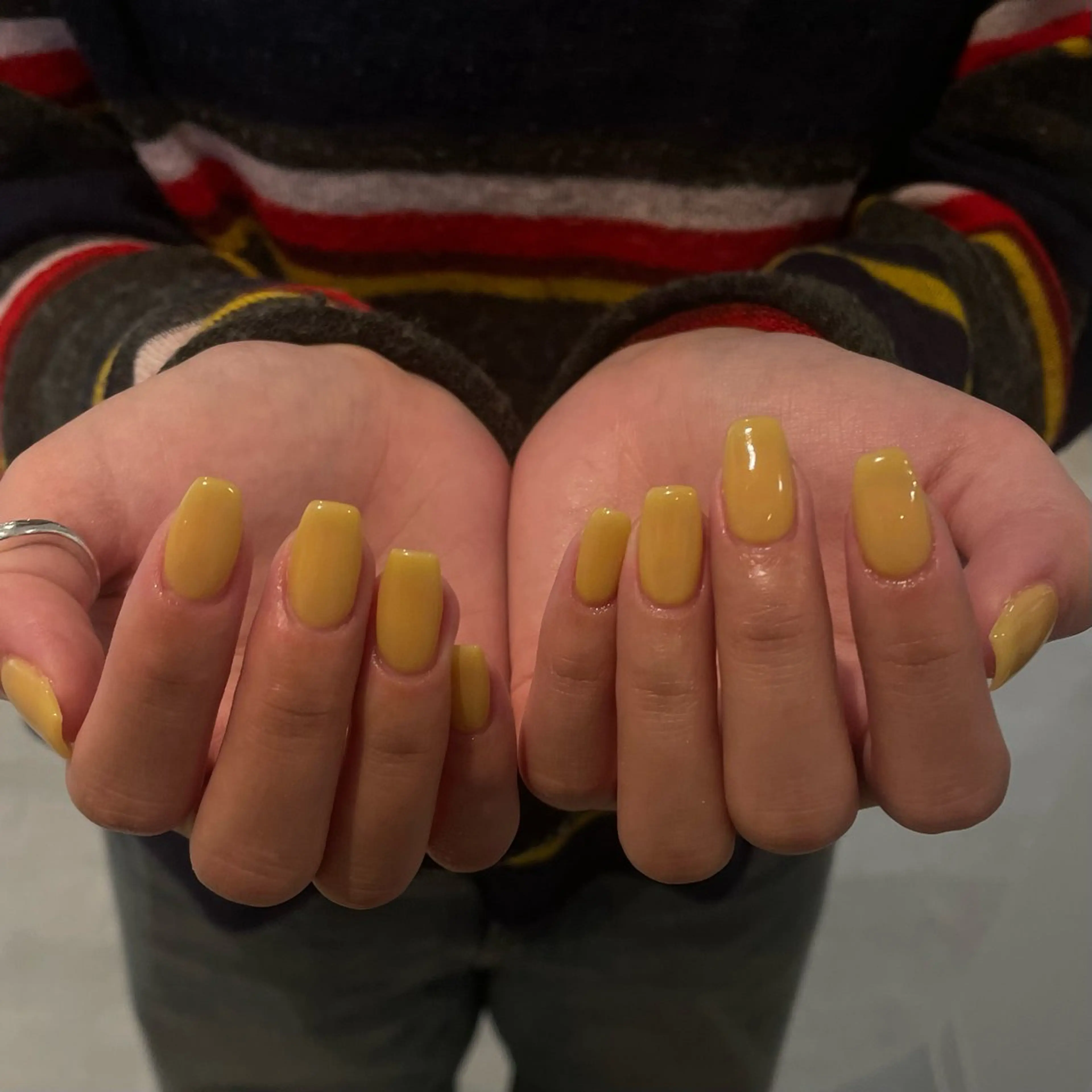 ネイル ハンドネイル 𝑟𝑖𝑠𝑎 🕯‎🤍のネイルデザイン