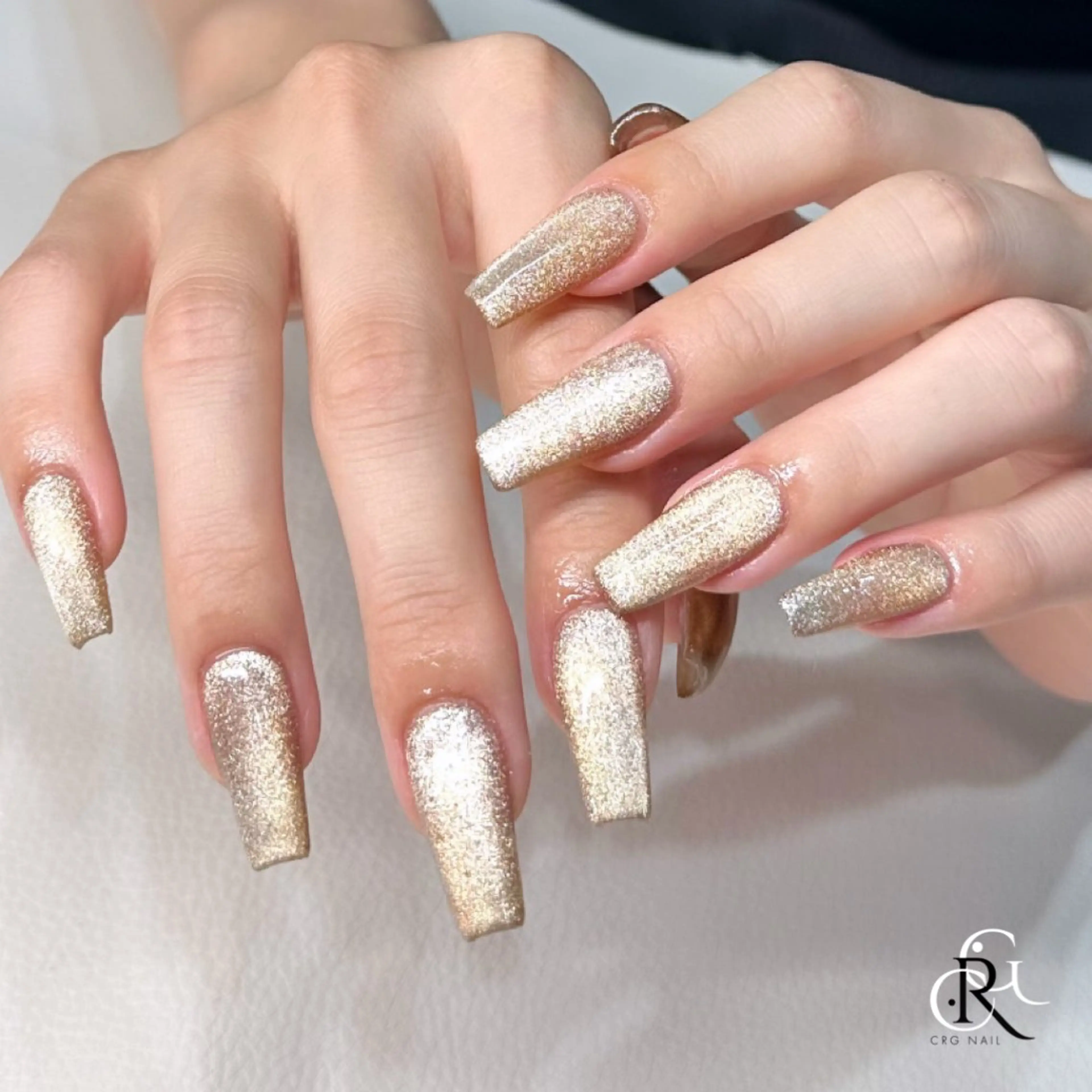 ネイル ゴールド キラキラネイル マグネットネイル ハンドネイル 美フォルム✨ CRG　RURIのネイルデザイン