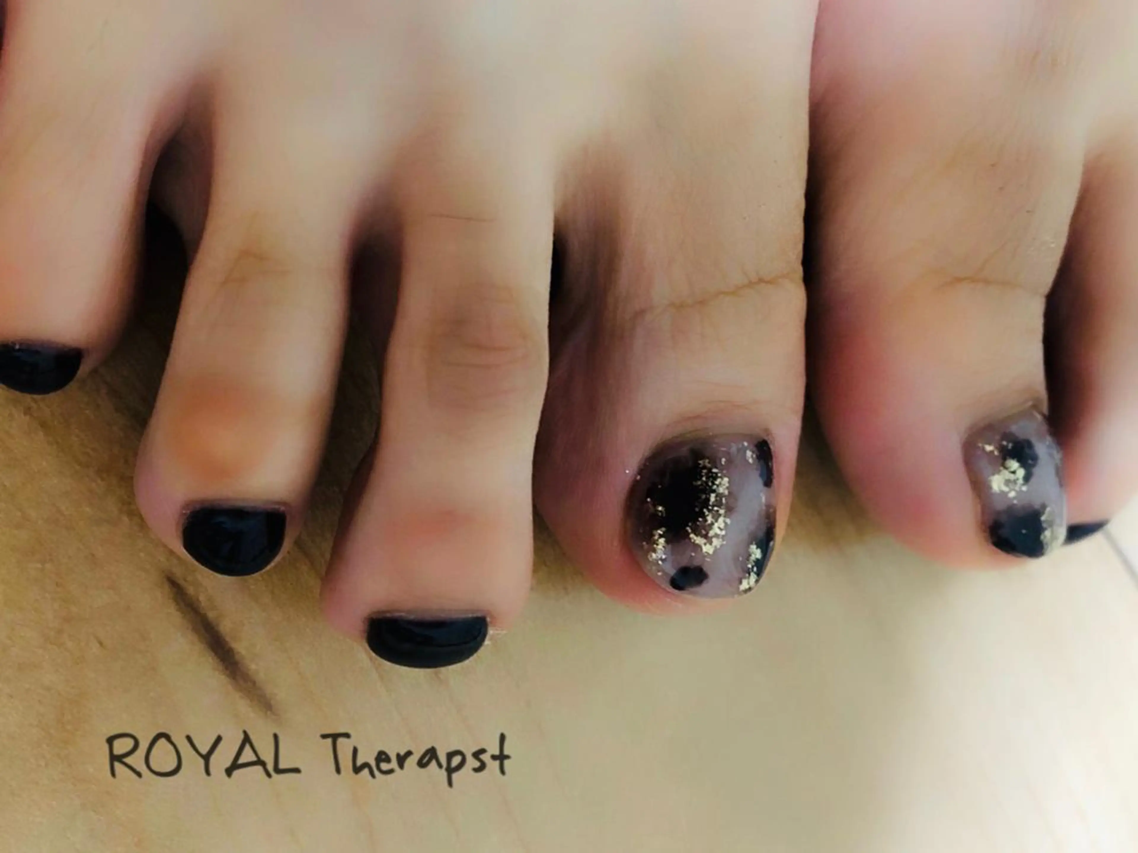 ネイル 【尾下】 ロイヤル•セラピストのネイルデザイン