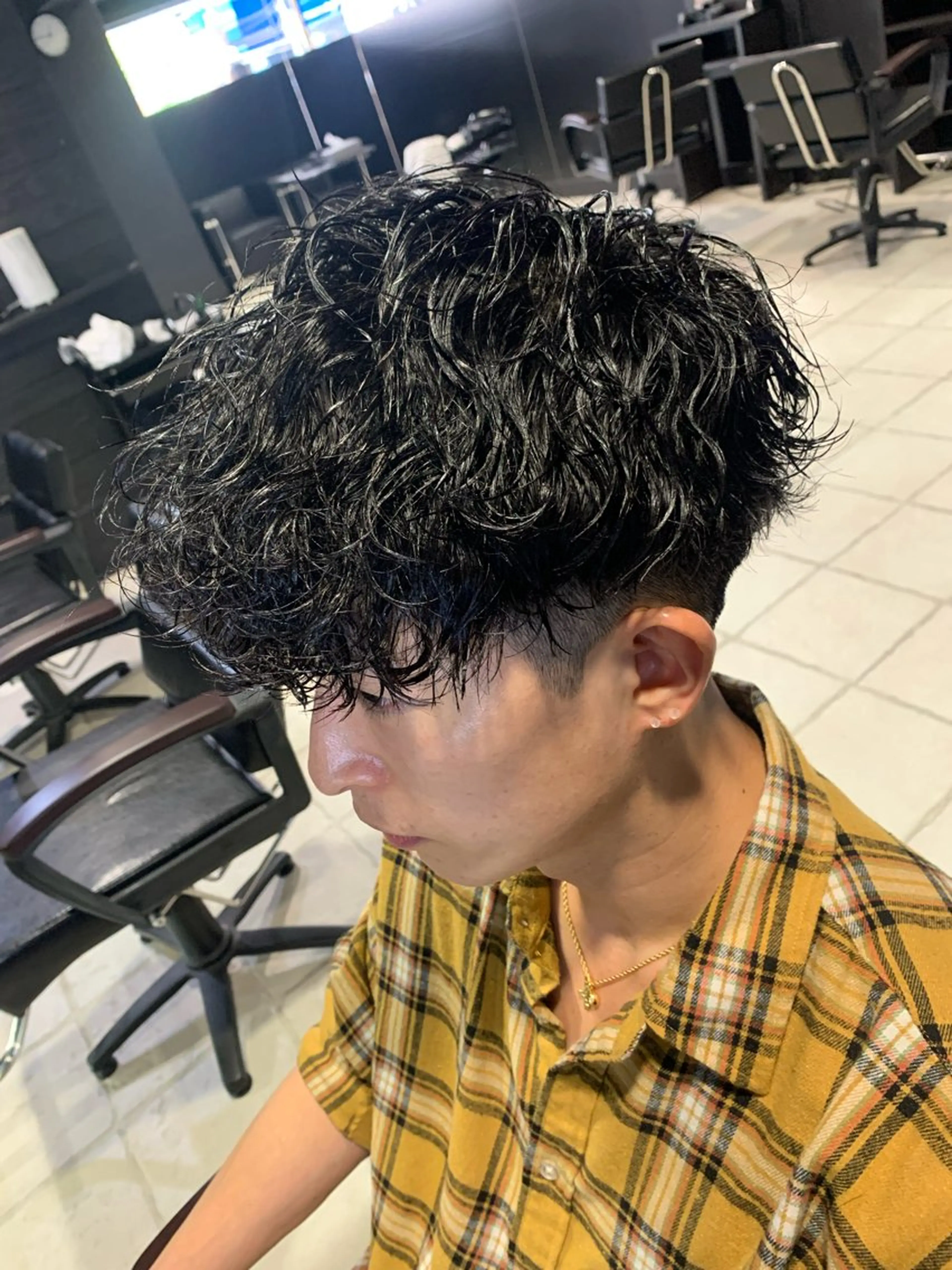 ミディアム メンズ ミディアムパーマ マッシュ メンズパーマ 波巻きパーマ カット ヘアカラー パーマ ヘアセット メンズパーマ/難波/ 心斎橋　室園亮佑のヘアスタイル